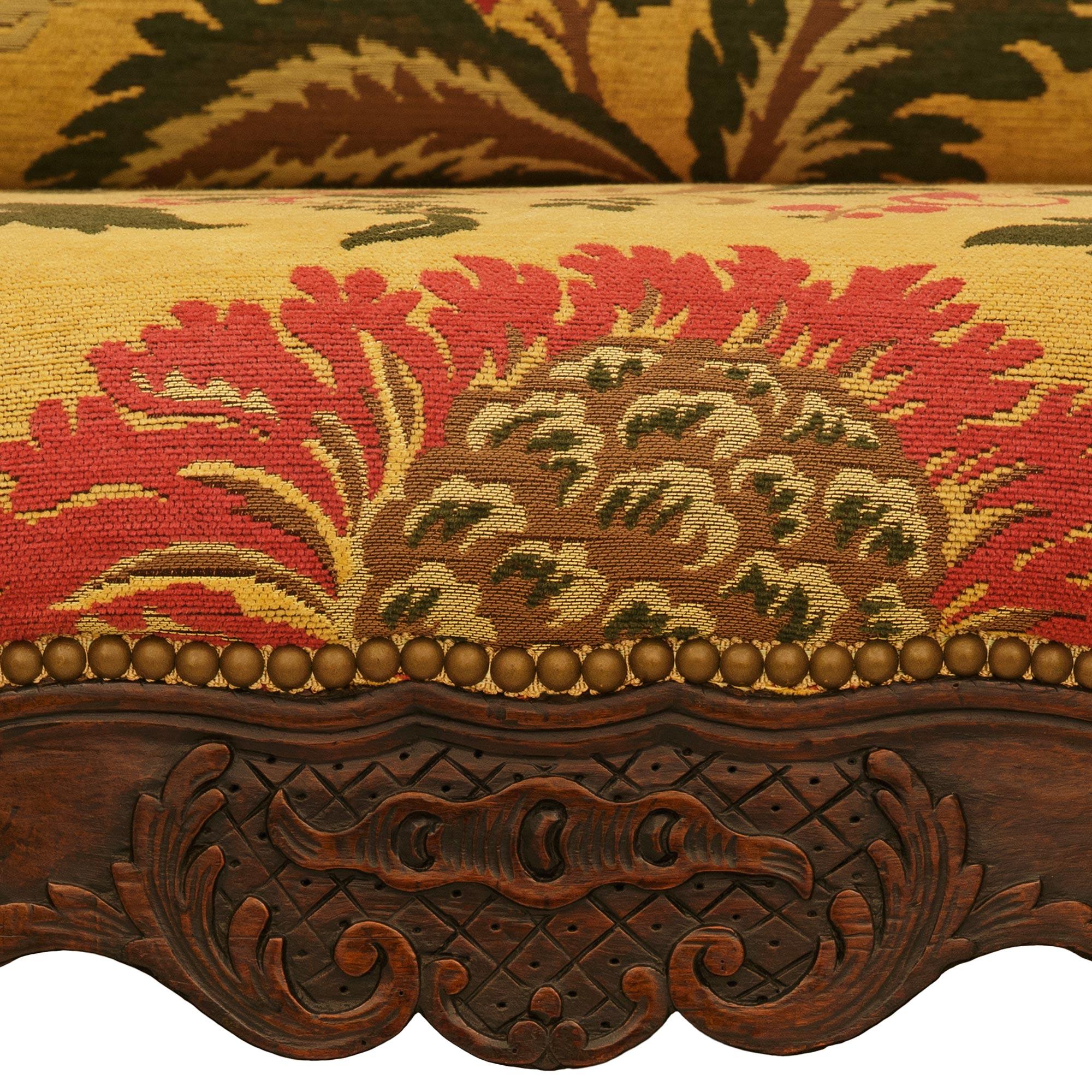 French 18th century Louis XV Period Walnut settee in vendita 2