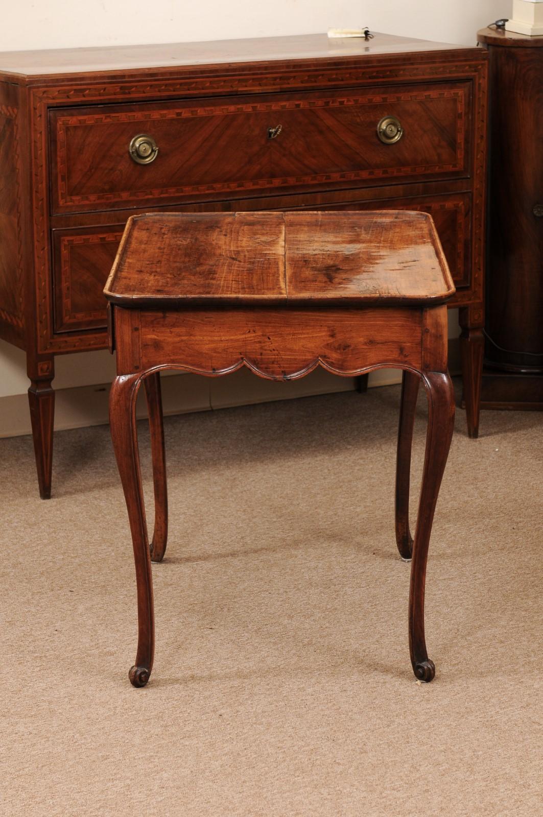French 18th Century Louis XV Side Table with Dish Top, drawer & Cabriole Legs 8