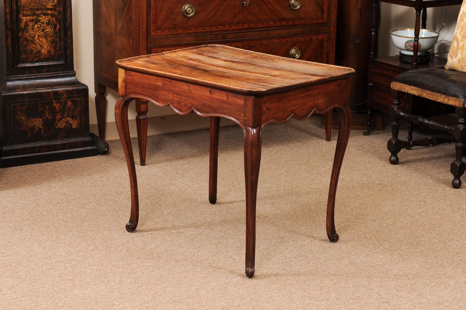 French 18th Century Louis XV Side Table with Dish Top, drawer & Cabriole Legs 5