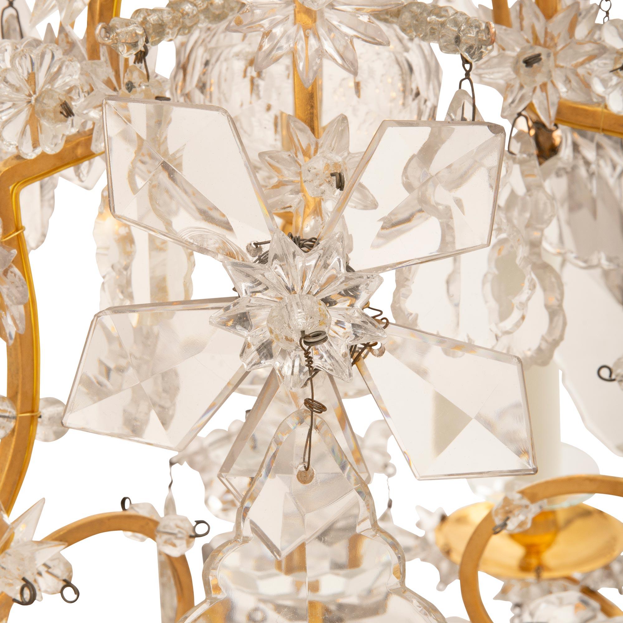 Cristal Lustre français du 18ème siècle de style Louis XV en bronze doré et cristal de Baccarat en vente
