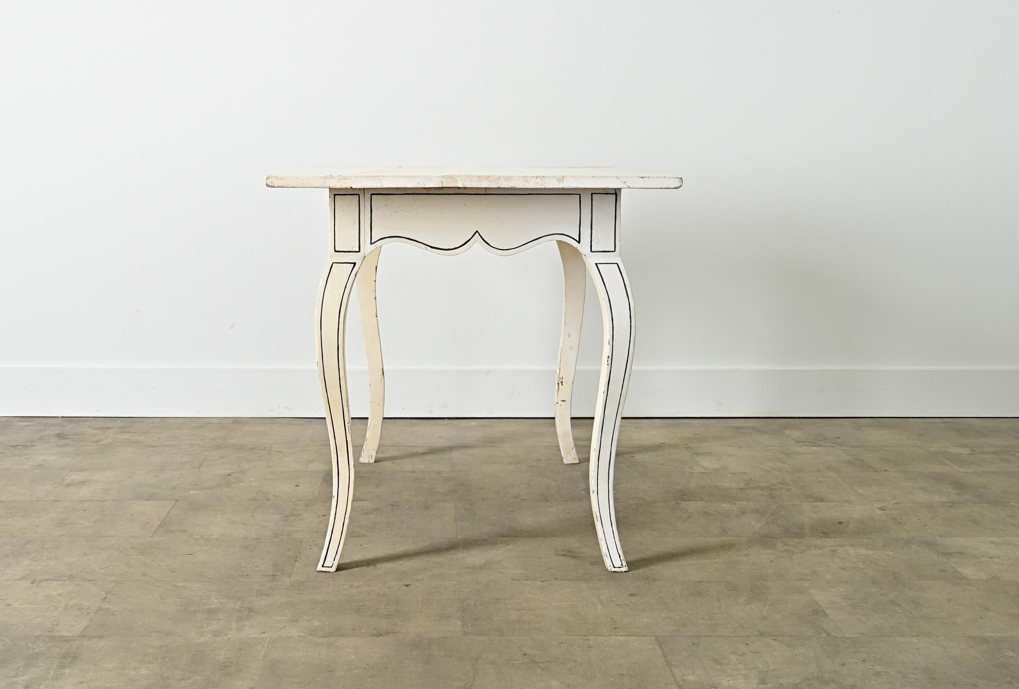 Bureau peint de style Louis XV du 18ème siècle en vente 2