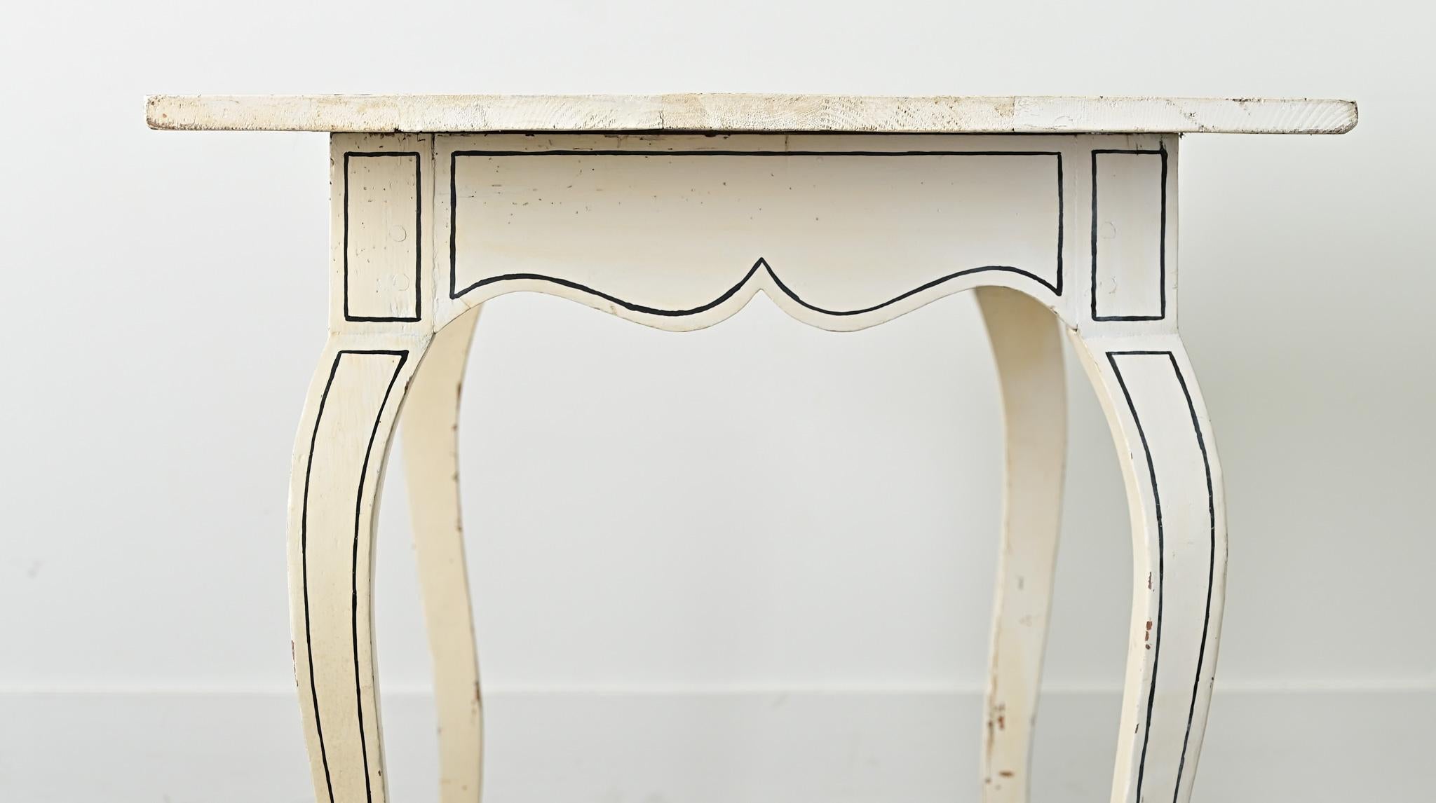 Bureau peint de style Louis XV du 18ème siècle en vente 3