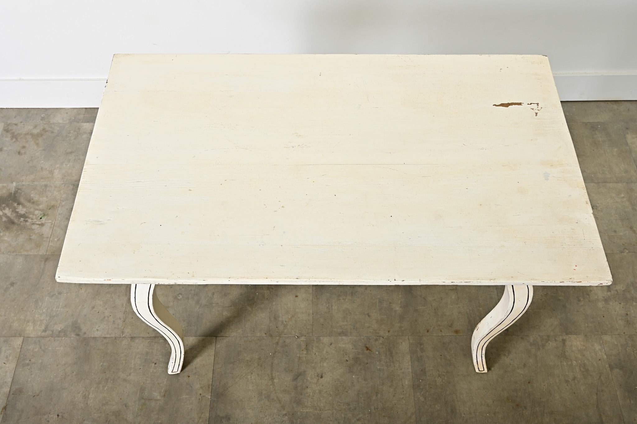 Peint à la main Bureau peint de style Louis XV du 18ème siècle en vente