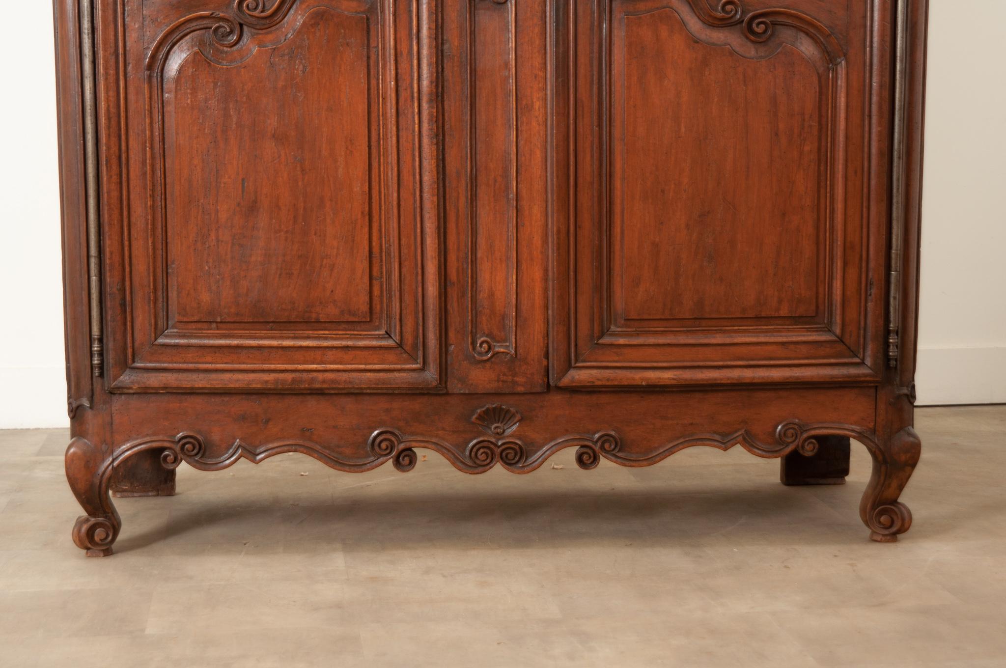 Hand-Crafted French 18th Century Louis XV Style Solid Oak Armoire For Sale