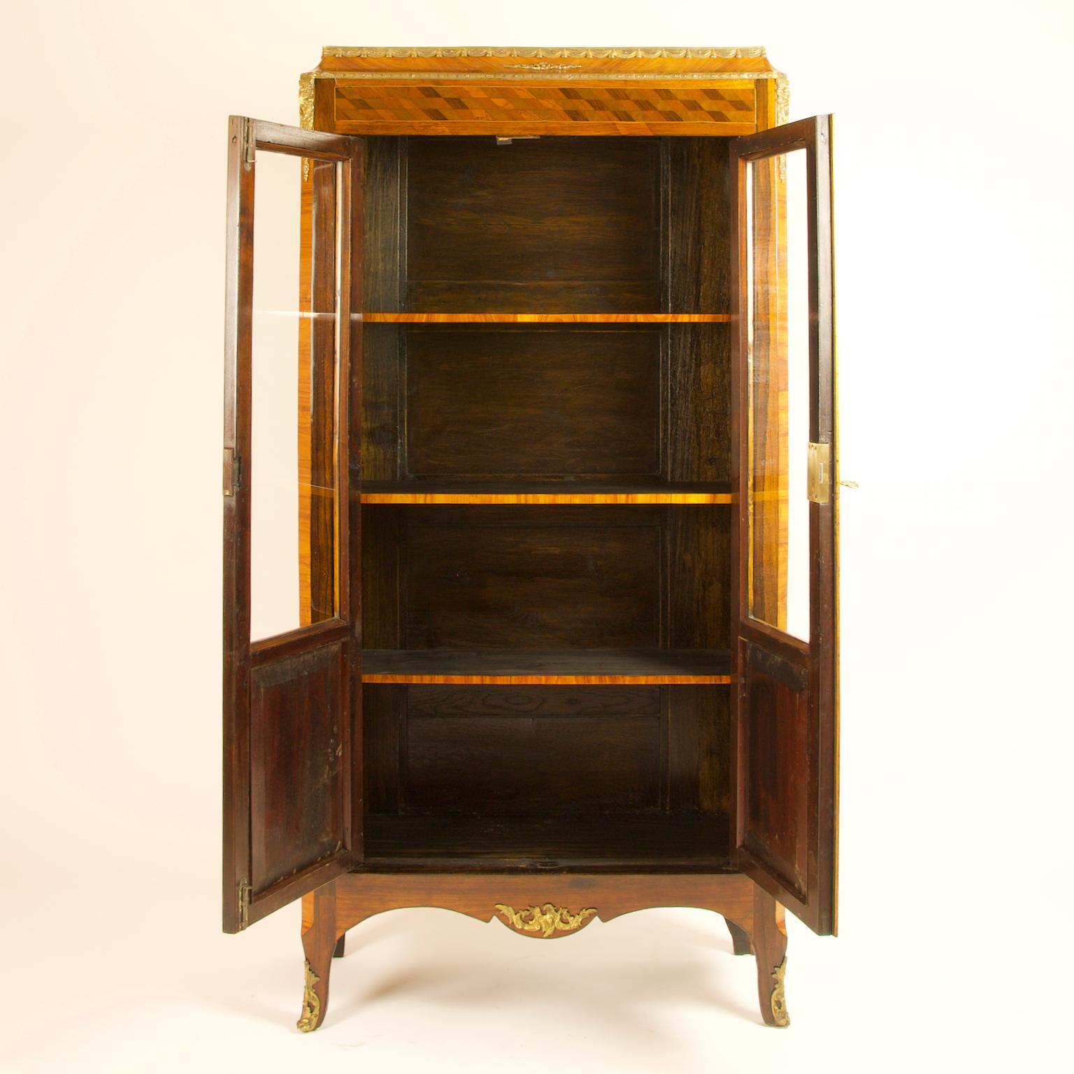 French 18th century Louis XV Transition period cube marquetry vitrine showcase or library

A fine small 18th century Louis XV/Transitional period vitrine or library standing on four short cabriole legs with gilt bronze Louis XV sabots and a shaped