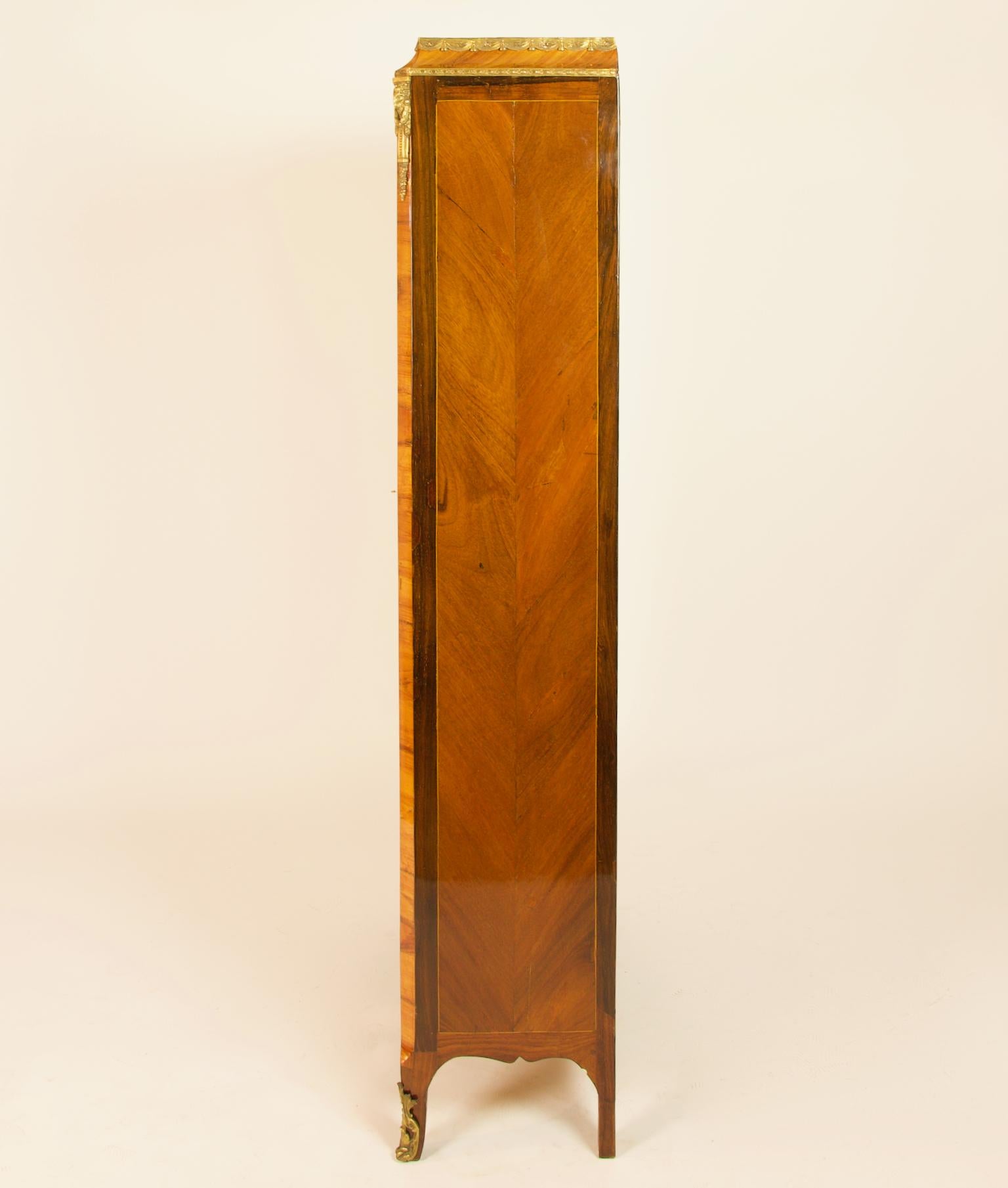 Mid-18th Century French 18th Century Louis XV Transition Period Cube Marquetry Vitrine or Library For Sale