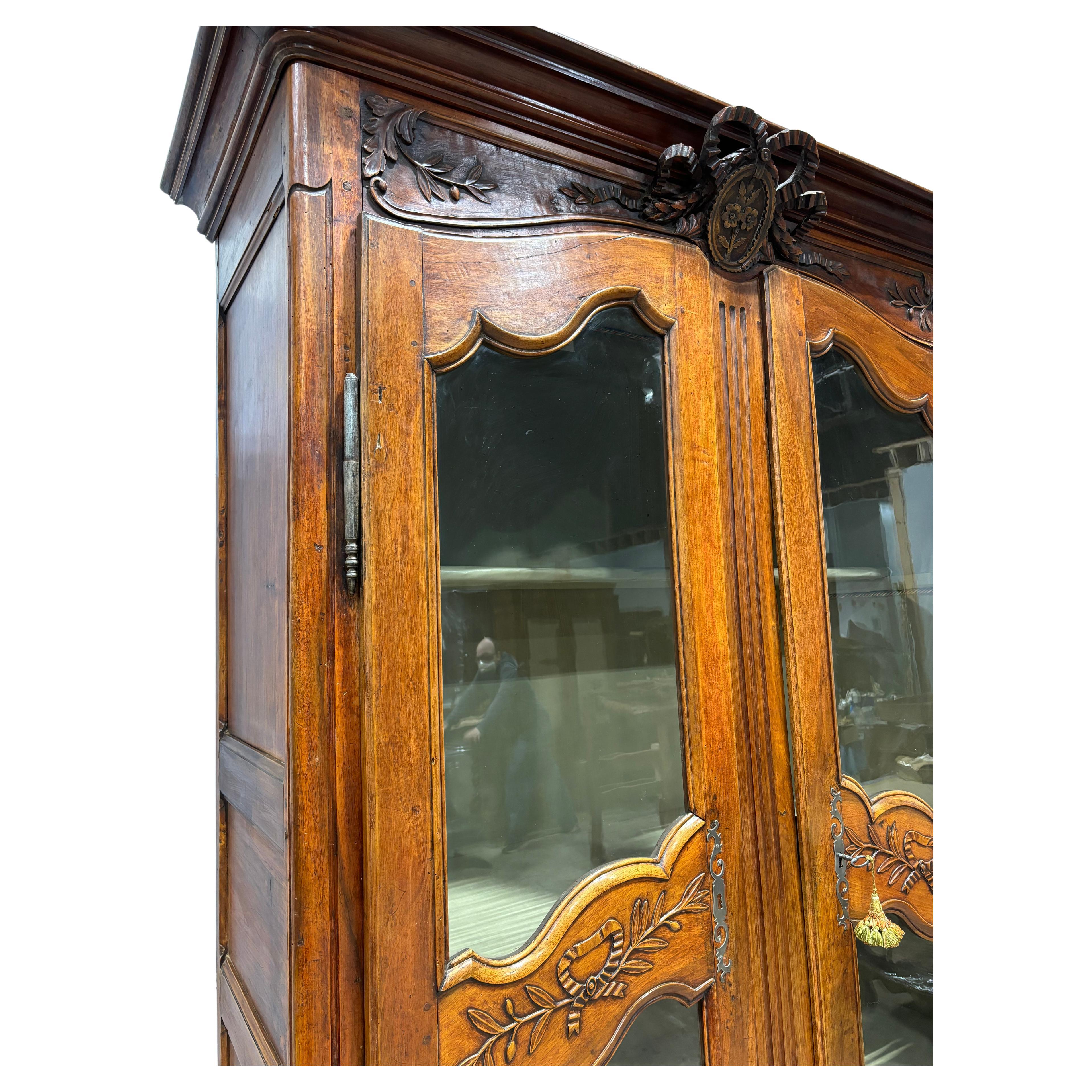 French 18th Century Louis XV Vitrine For Sale 9