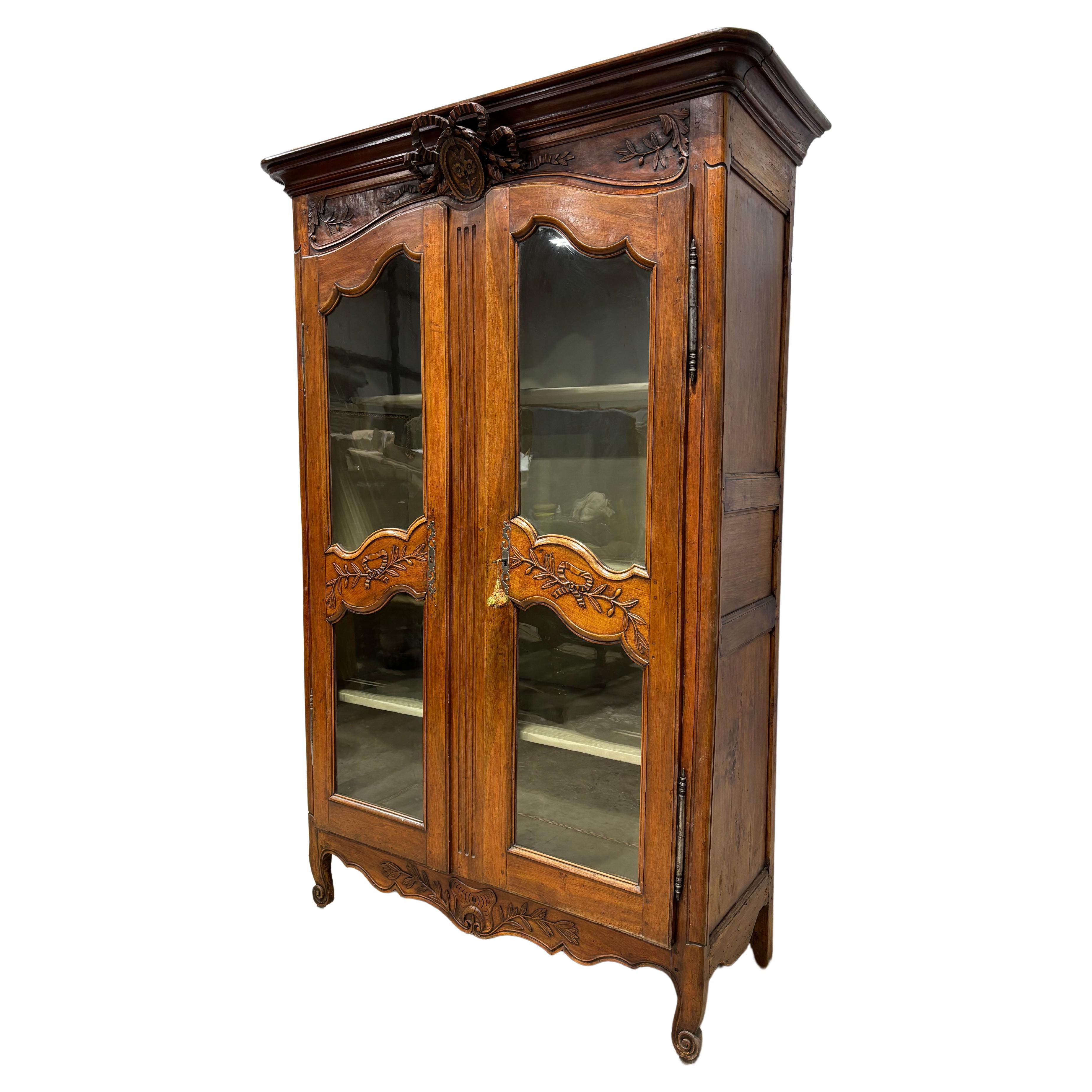 French 18th Century Louis XV Vitrine For Sale 4