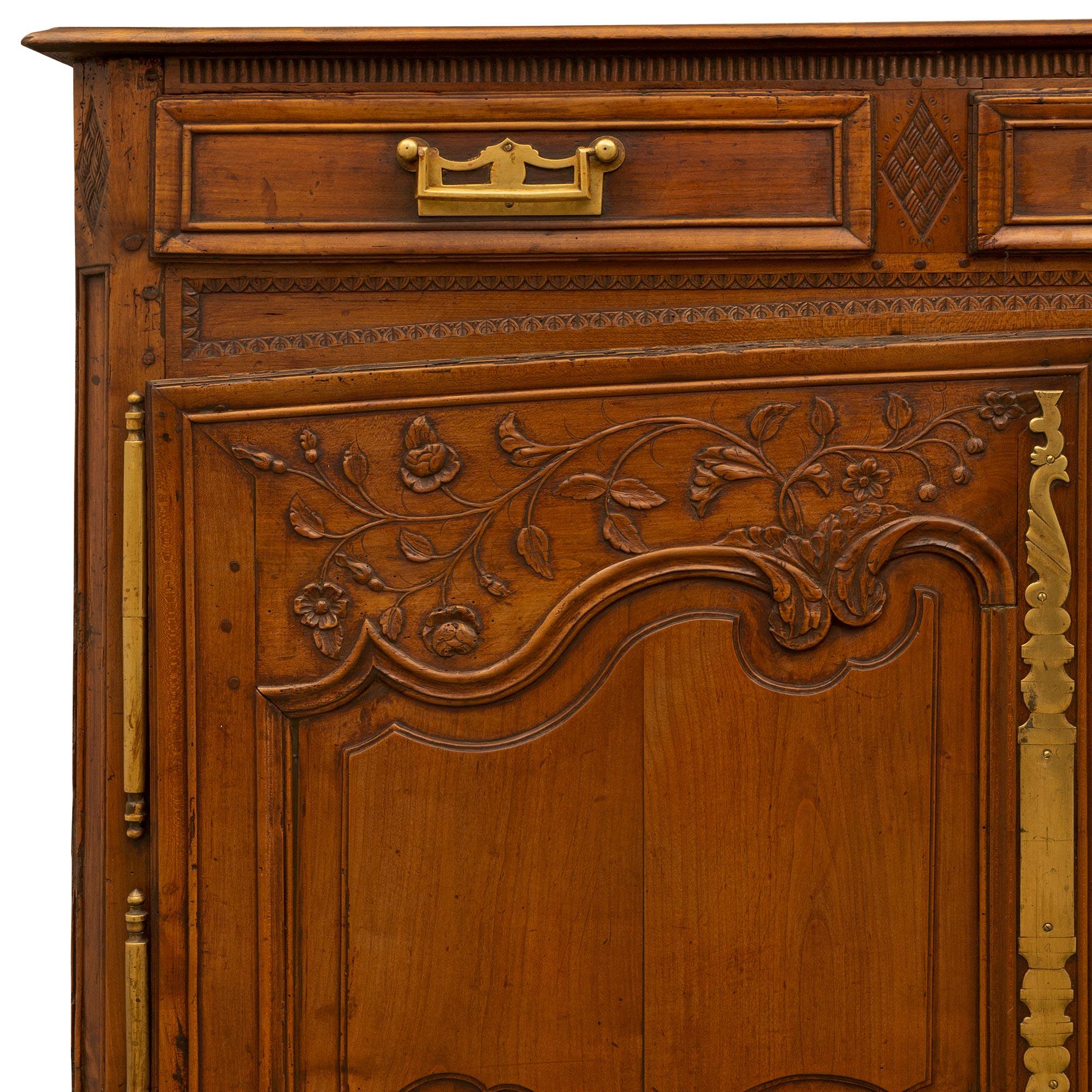 French 18th Century Louis XV Walnut Buffet For Sale 2