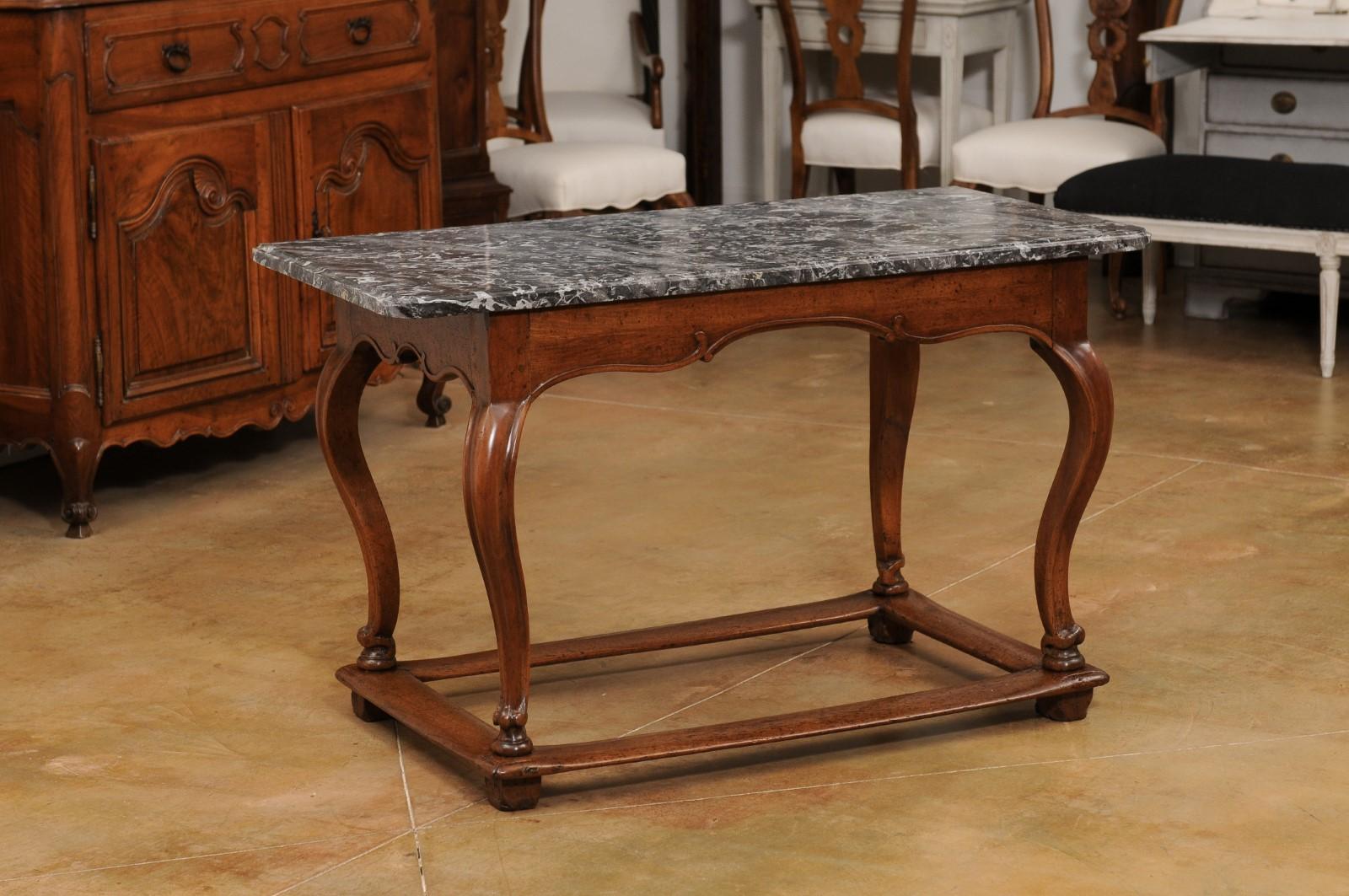 French 18th Century Louis XV Walnut Center Table with Variegated Grey Marble Top In Good Condition For Sale In Atlanta, GA