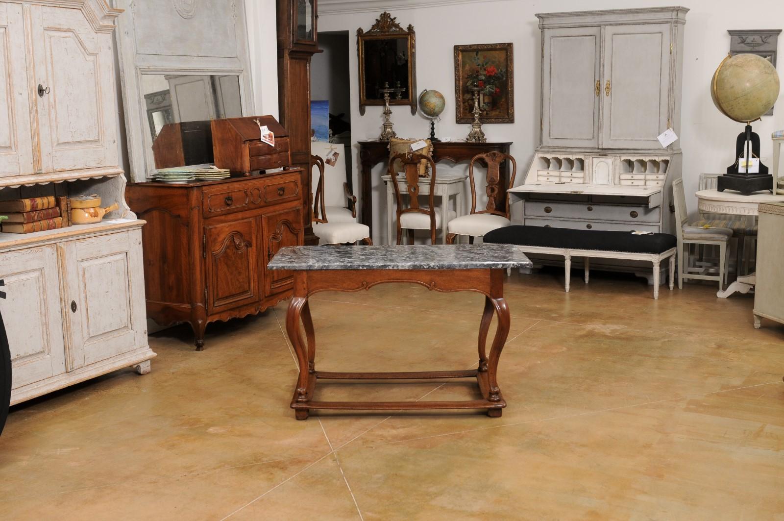 French 18th Century Louis XV Walnut Center Table with Variegated Grey Marble Top For Sale 4