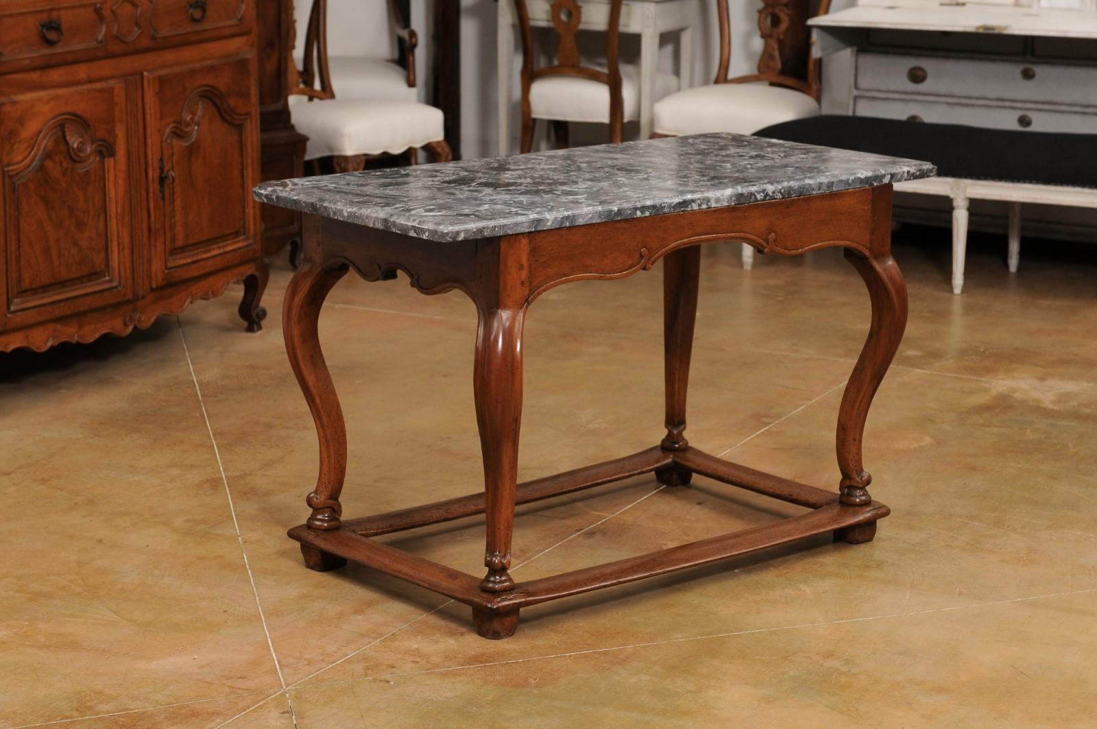 French 18th Century Louis XV Walnut Center Table with Variegated Grey Marble Top For Sale 5