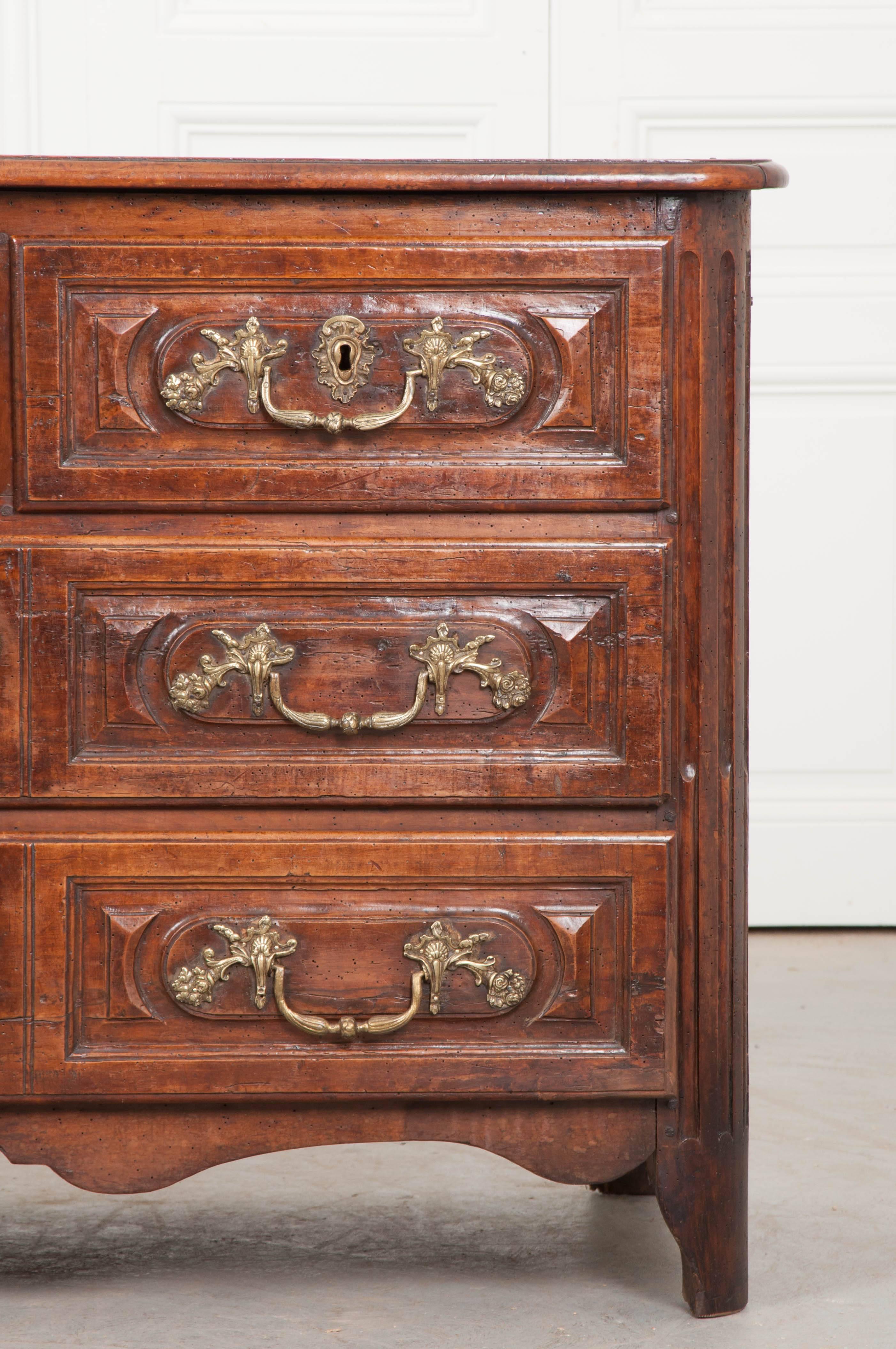 French 18th Century Louis XV Walnut Commode In Good Condition In Baton Rouge, LA