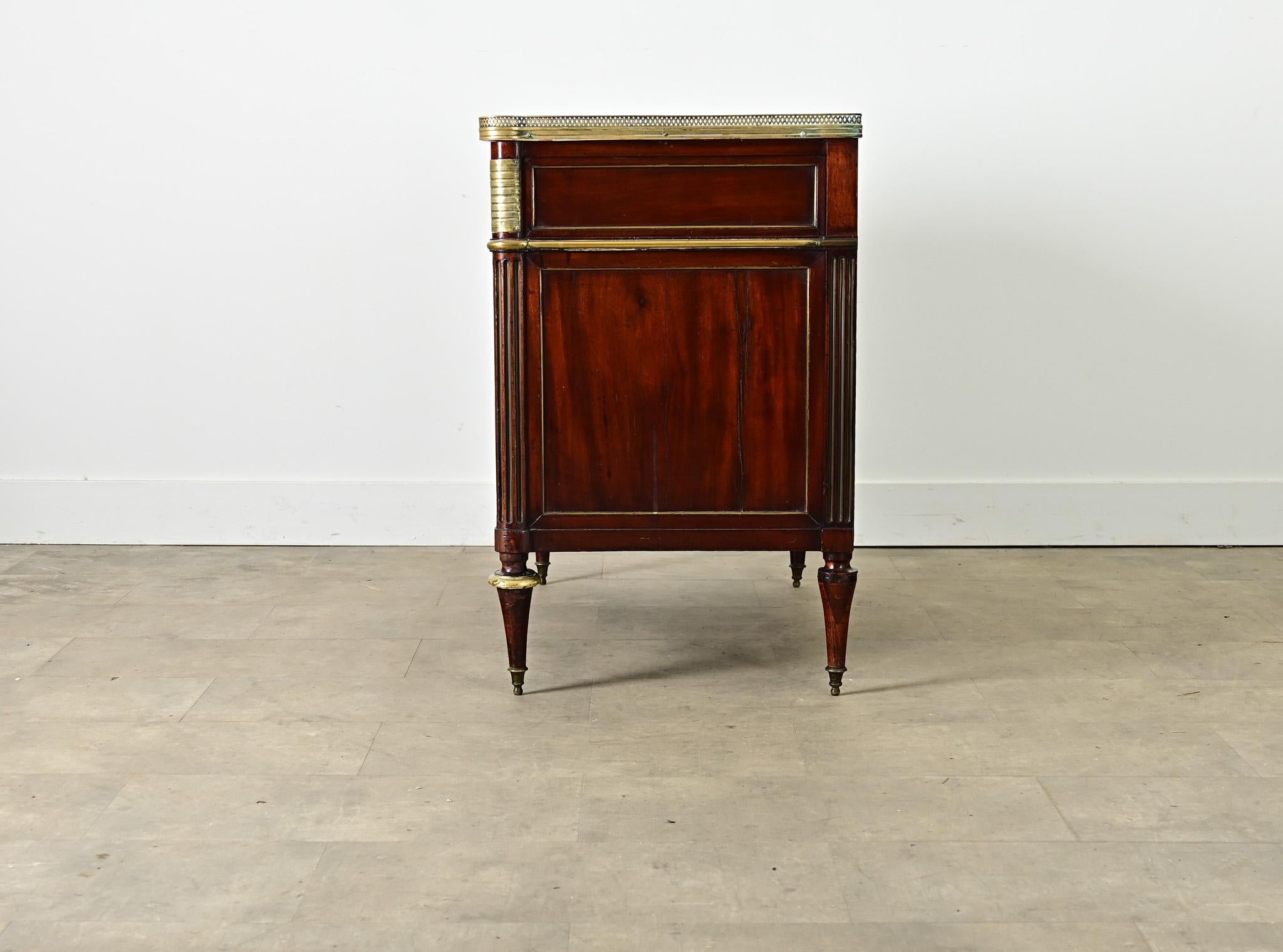 French 18th Century Louis XVI Commode For Sale 4