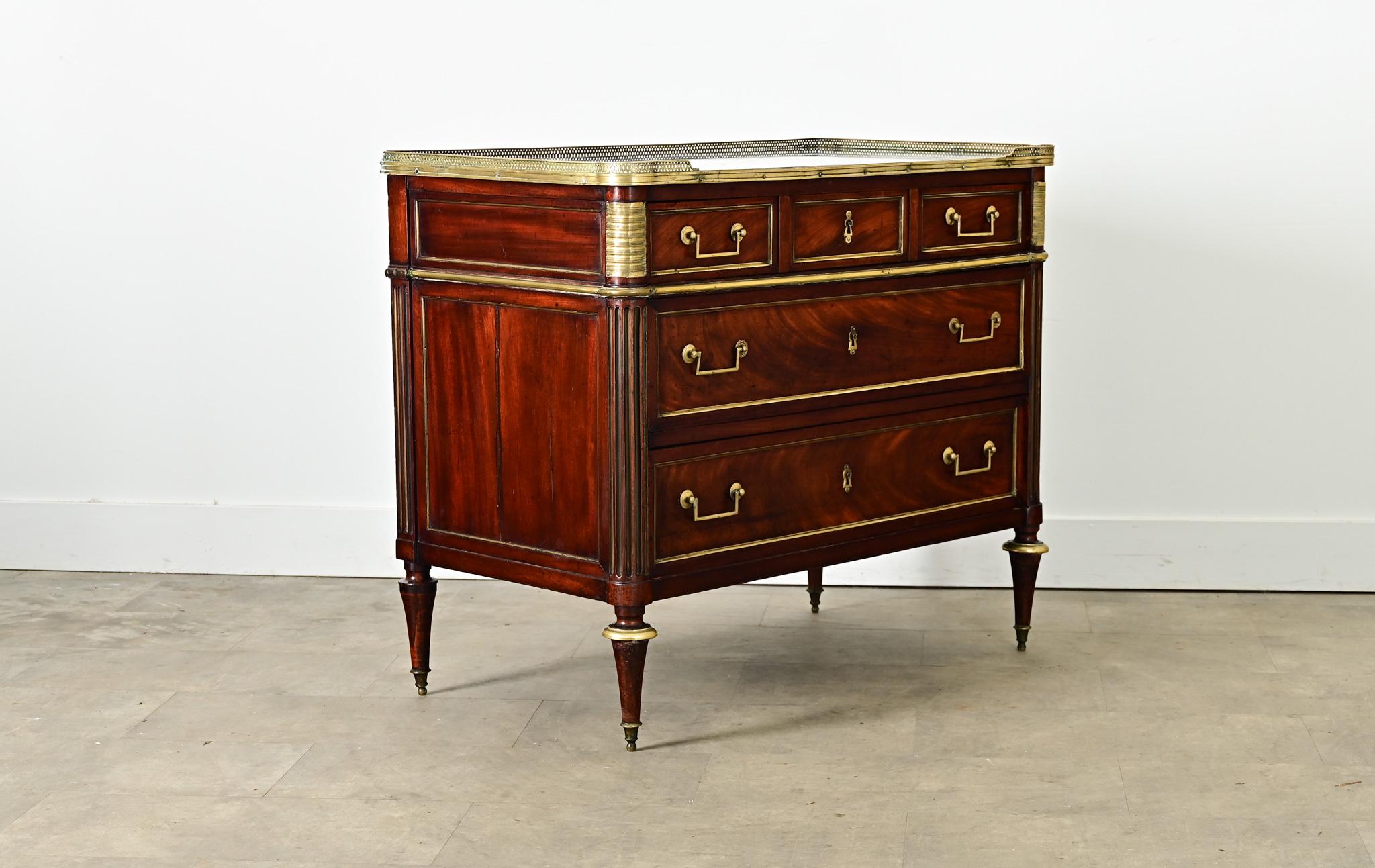 French 18th Century Louis XVI Commode For Sale 7