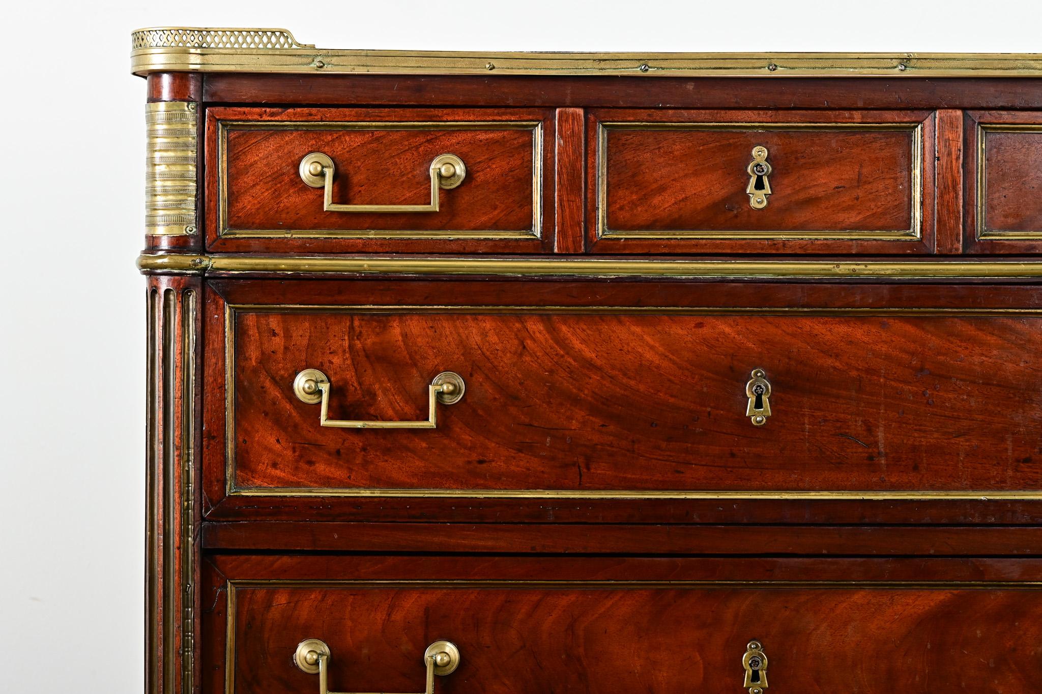 French 18th Century Louis XVI Commode For Sale 1