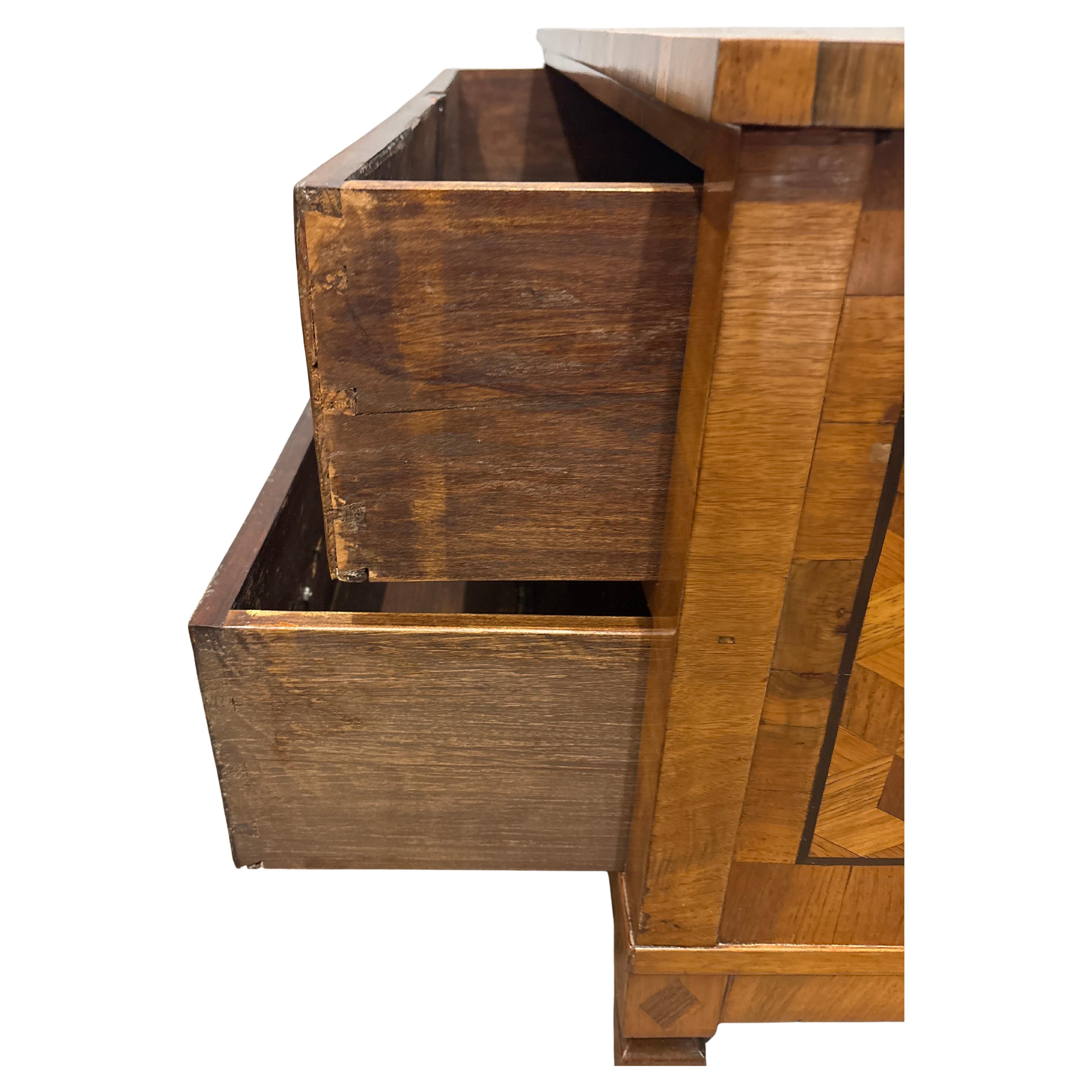 Commode francese del XVIII secolo Luigi XVI in vendita 2