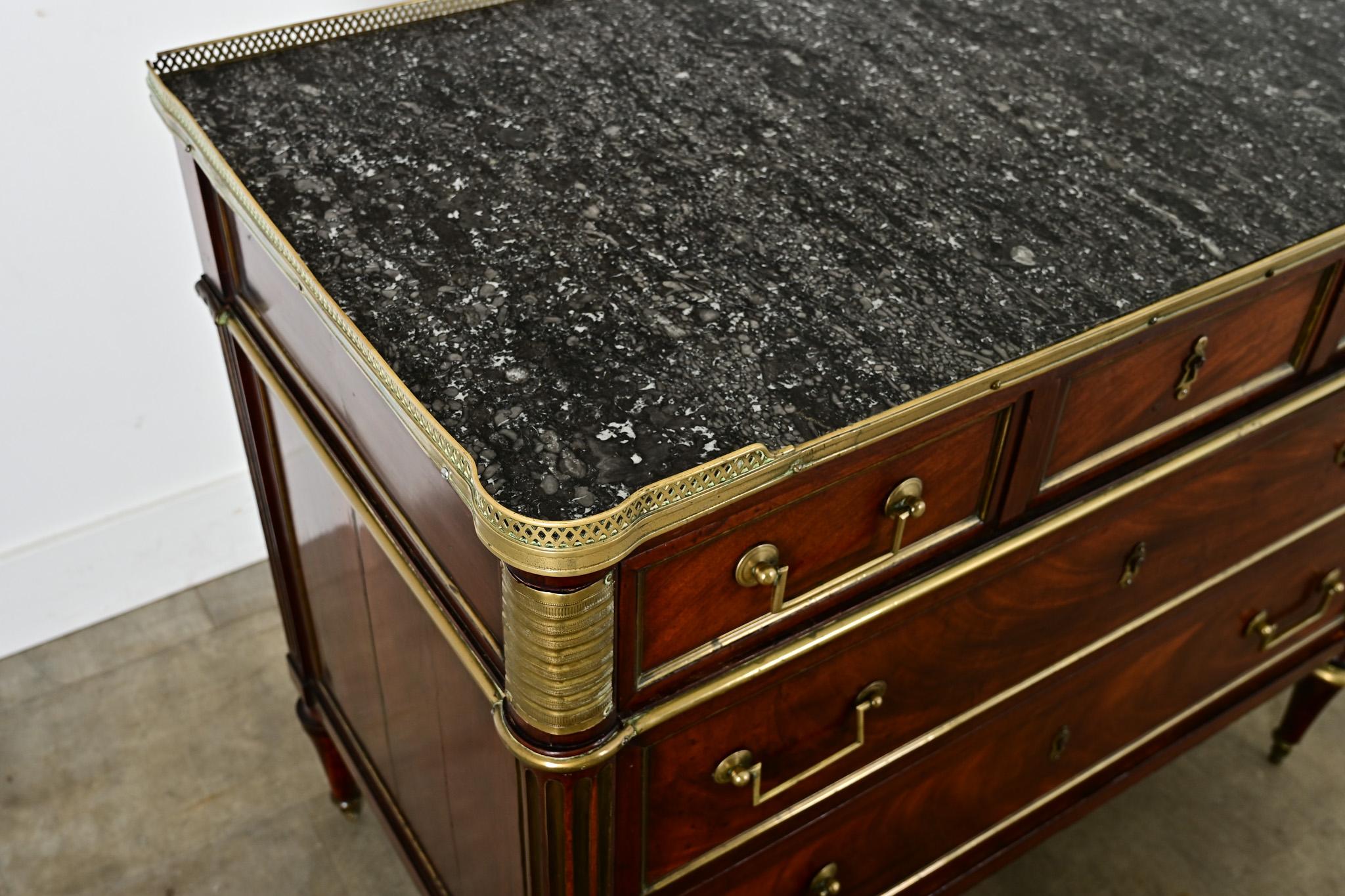 French 18th Century Louis XVI Commode For Sale 2