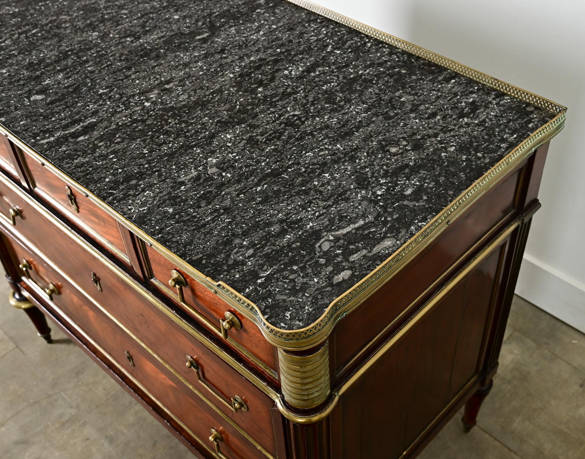 French 18th Century Louis XVI Commode For Sale 3