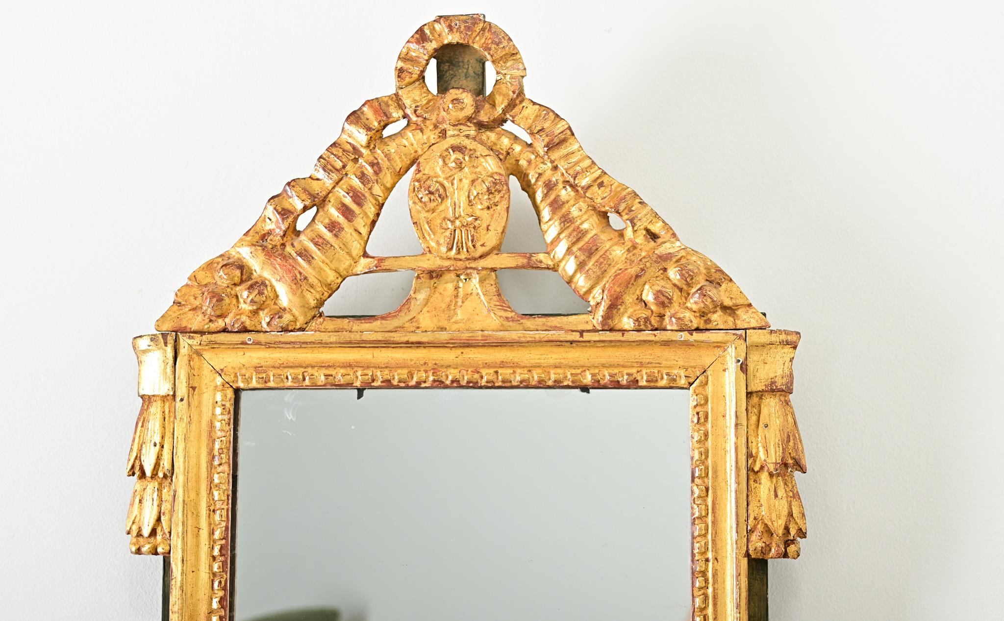Miroir Louis XVI doré et peint du 18ème siècle en vente 1
