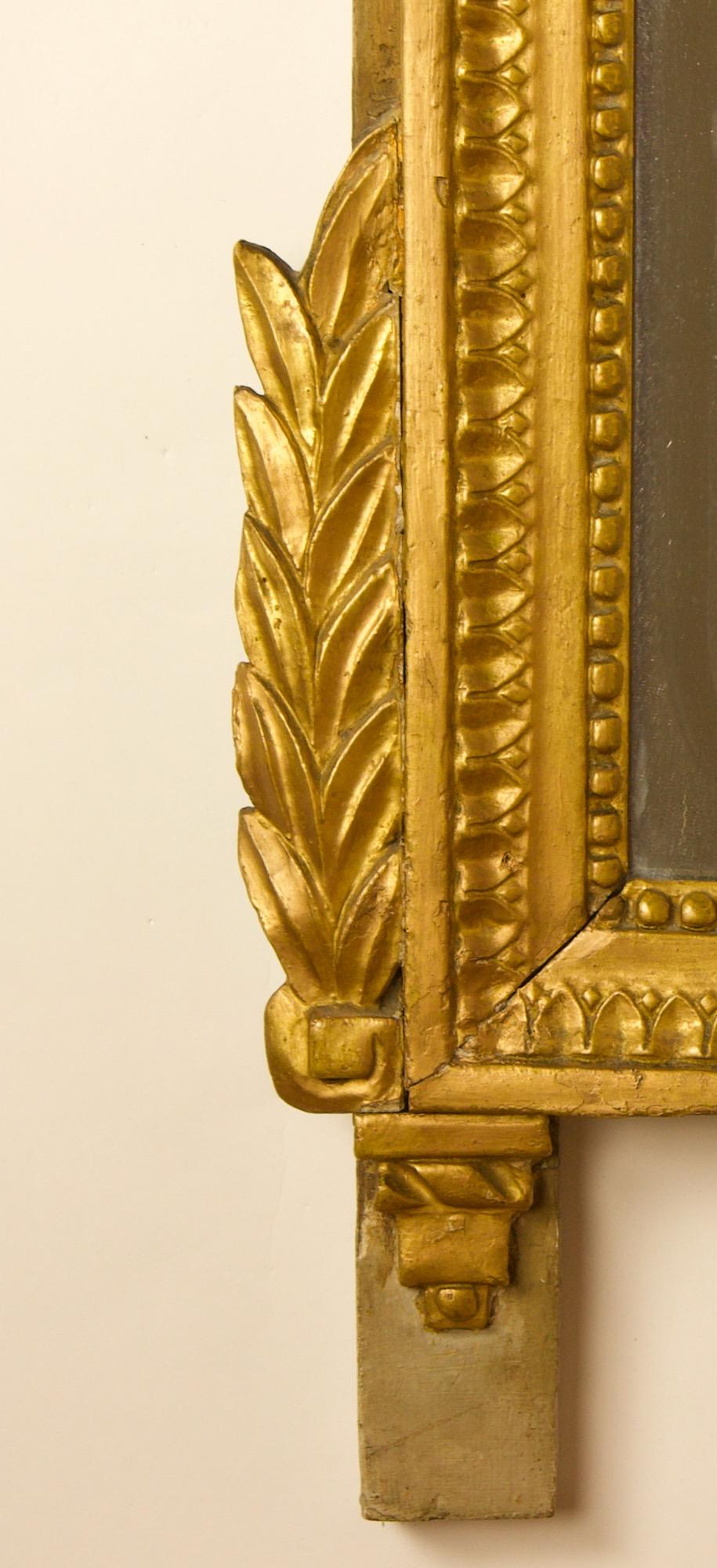 French 18th Century Louis XVI Giltwood Wall Mirror or Trumeau In Good Condition For Sale In Berlin, DE