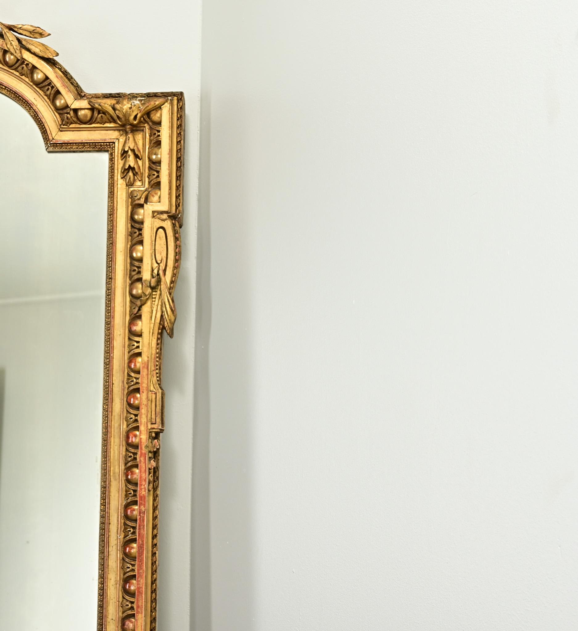 French 18th Century Louis XVI Gold Gilt Mirror For Sale 5