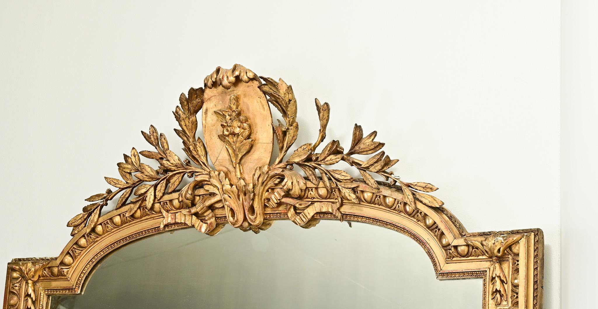French 18th Century Louis XVI Gold Gilt Mirror For Sale 2