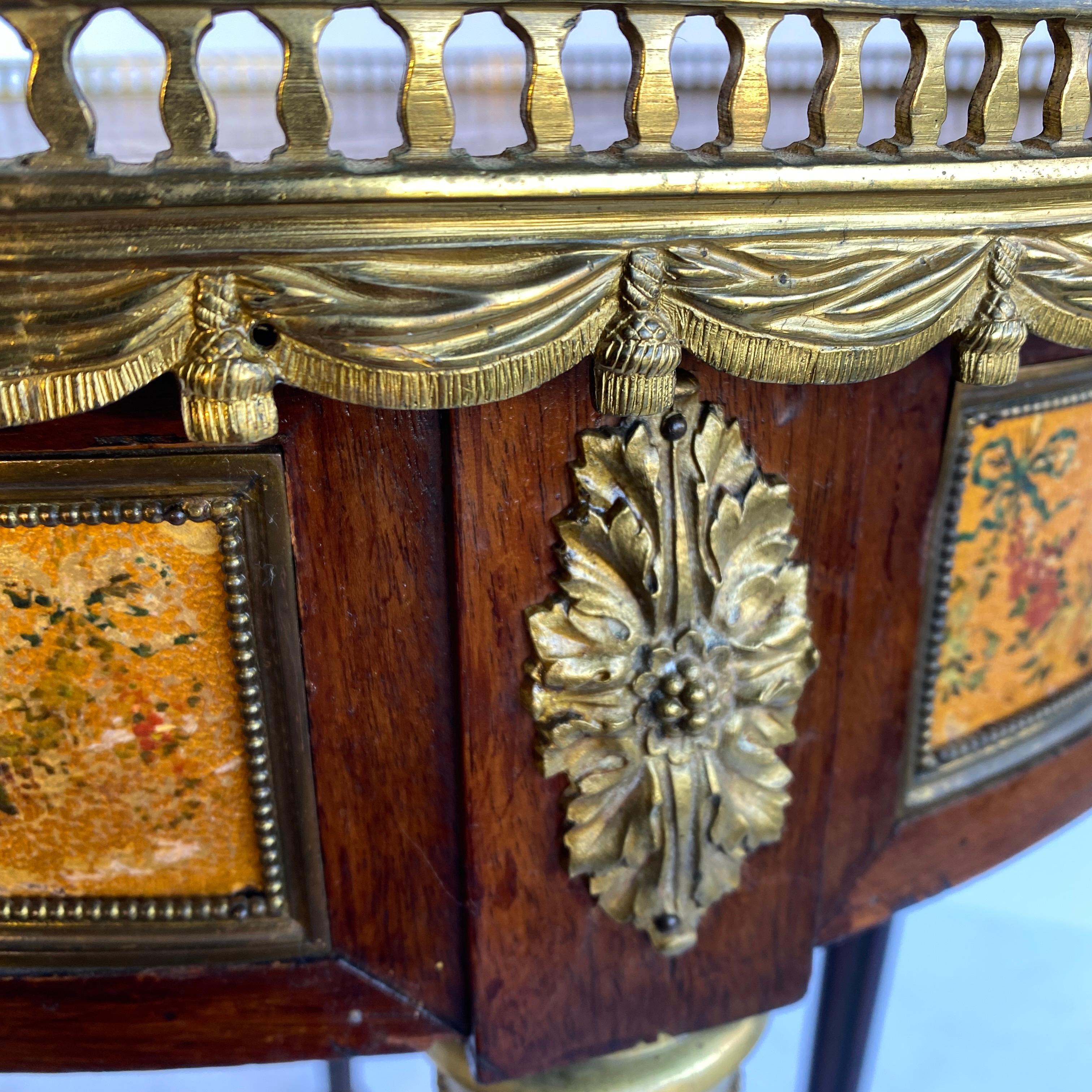 Fait main Table d'appoint bouillotte en parquet Louis XVI du XVIIIe siècle en vente