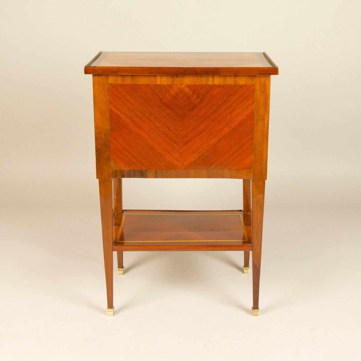 French 18th Century Louis XVI Parquetry Small Writing Table or Table Écritoire In Good Condition In Berlin, DE