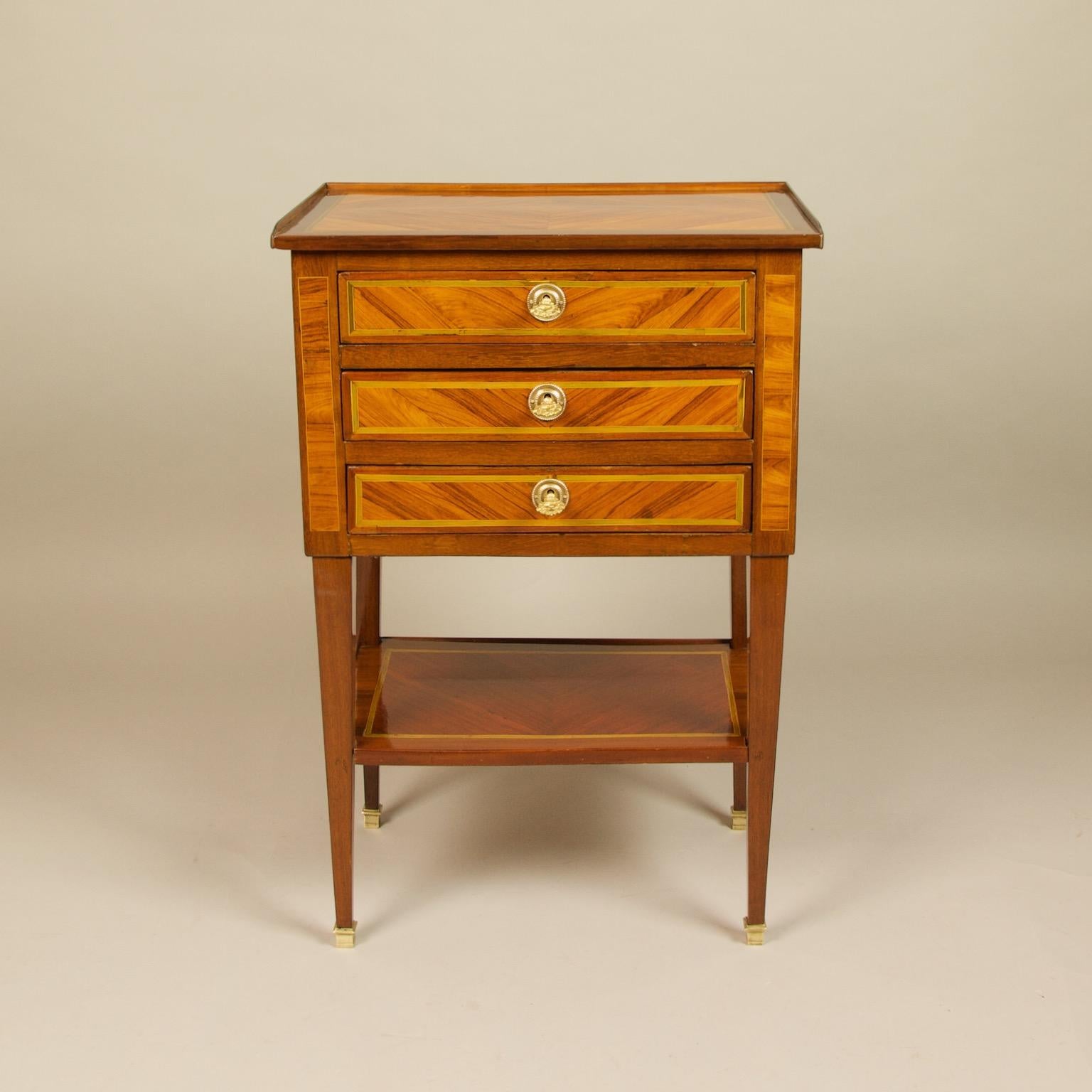 French 18th Century Louis XVI Parquetry Small Writing Table or Table Écritoire 4