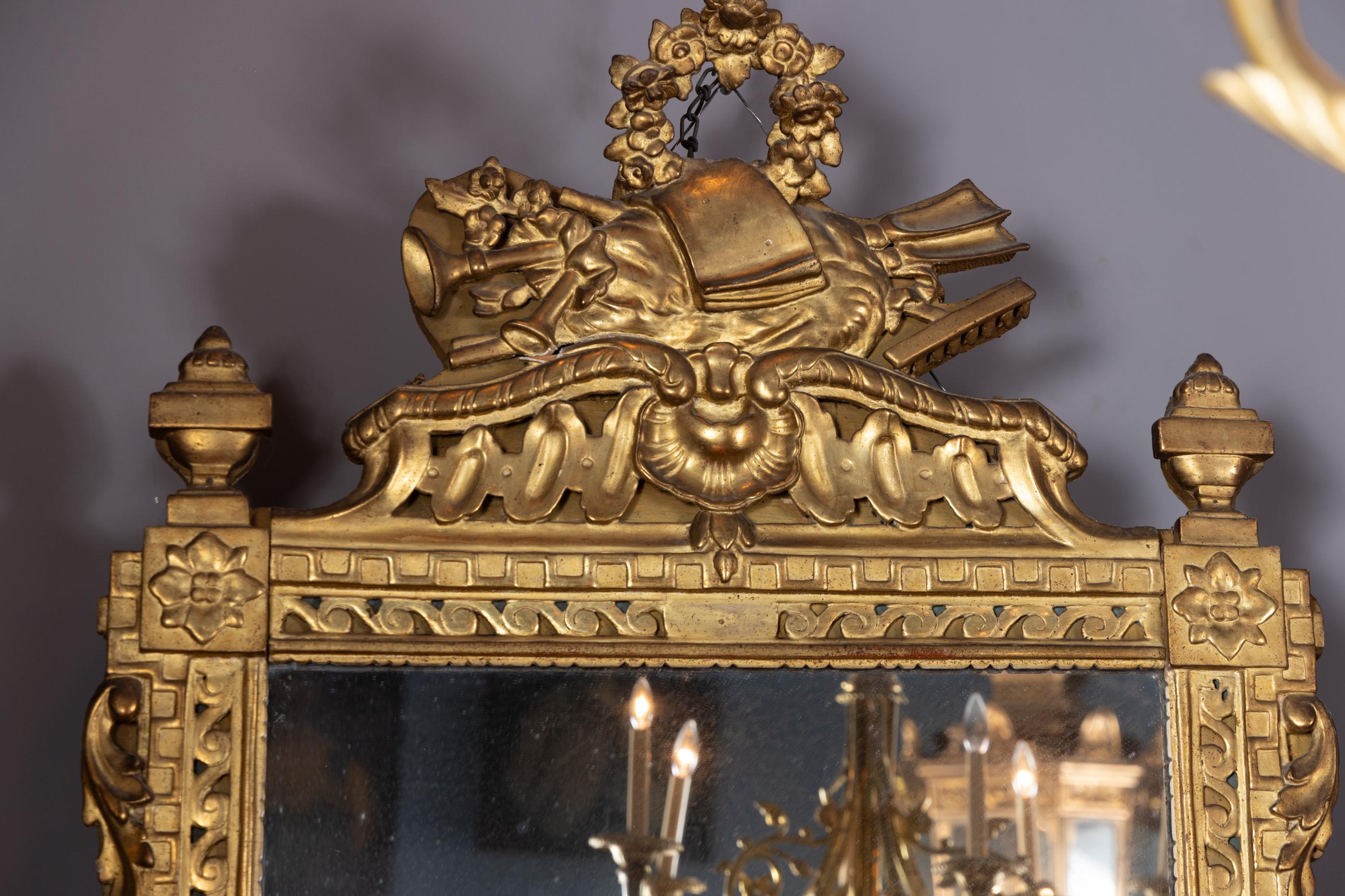 Miroir français d'époque Louis XVI du 18ème siècle sculpté en feuilles d'or en vente 5