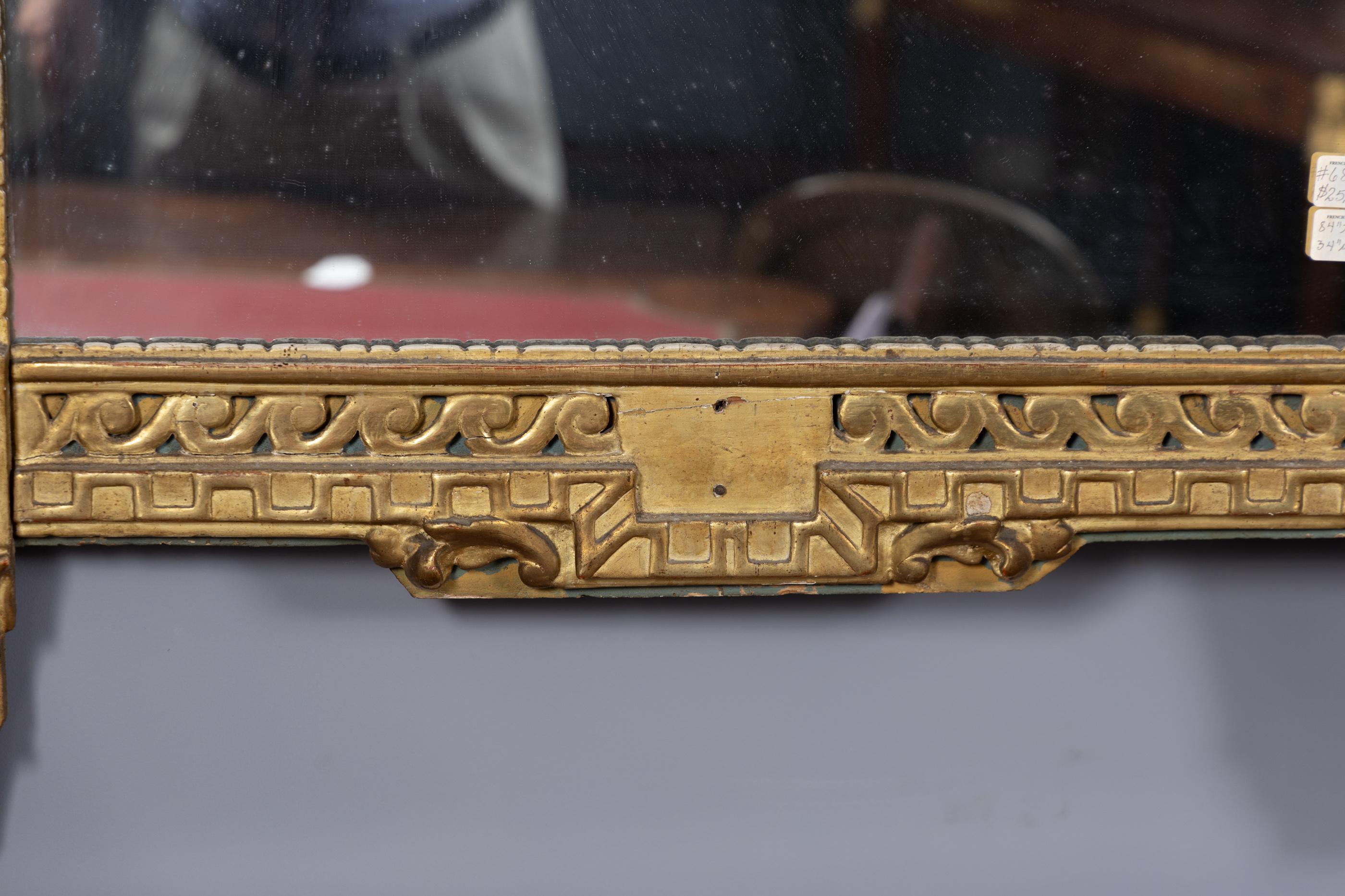 Miroir français d'époque Louis XVI du 18ème siècle sculpté en feuilles d'or en vente 1