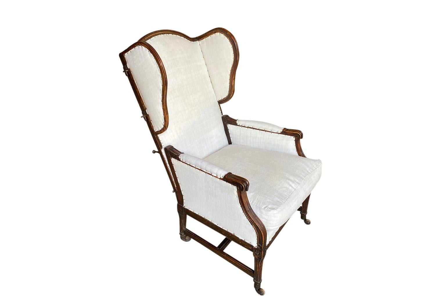 Walnut French 18th Century Louis XVI Period Chaise De Repos For Sale