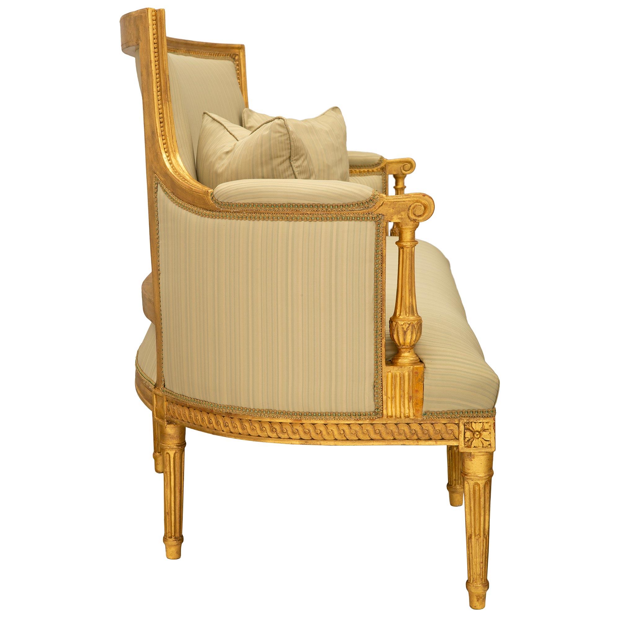 French 18th Century Louis XVI Period Giltwood Canapé Settee In Good Condition For Sale In West Palm Beach, FL