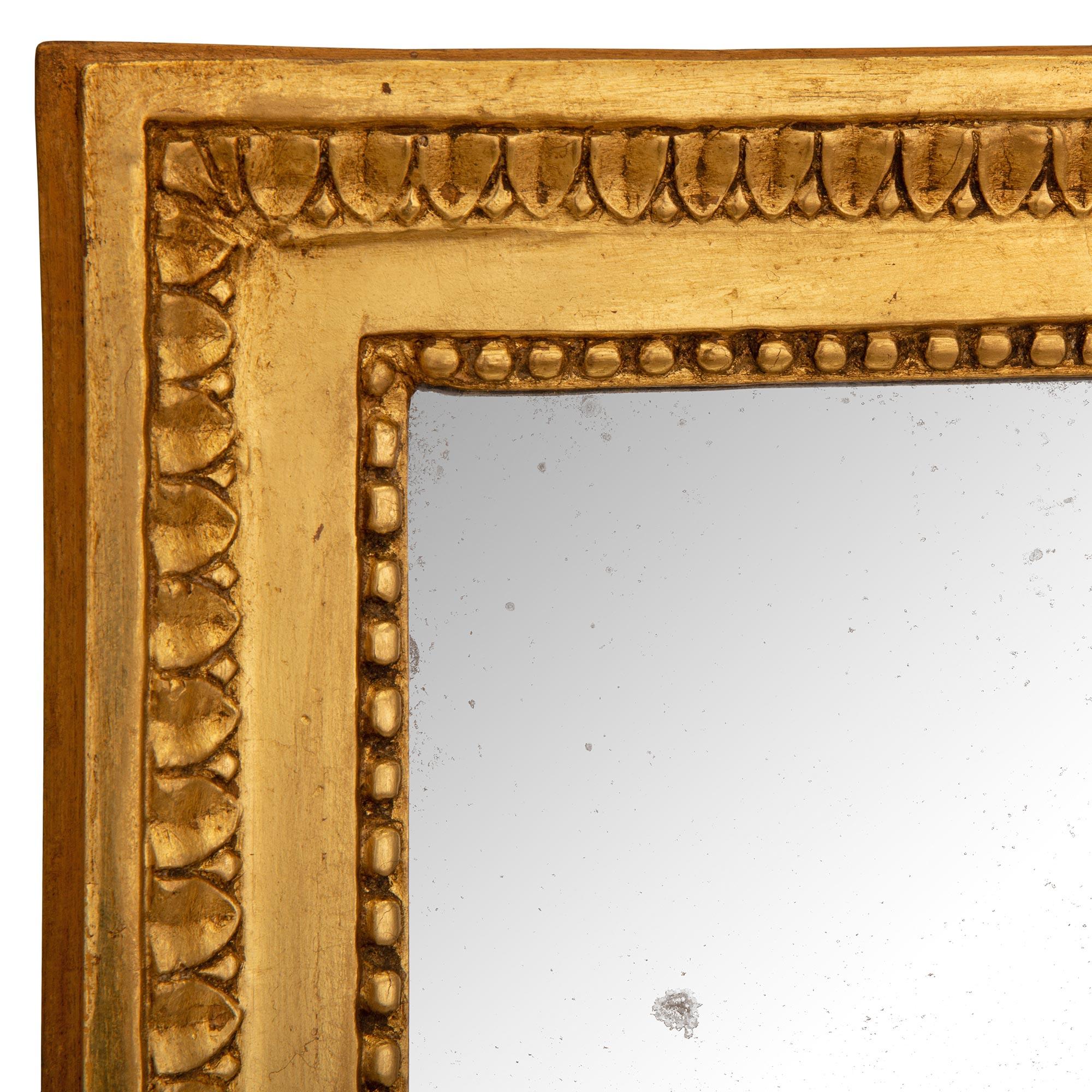 French 18th Century Louis XVI Period Giltwood Mirror In Good Condition In West Palm Beach, FL