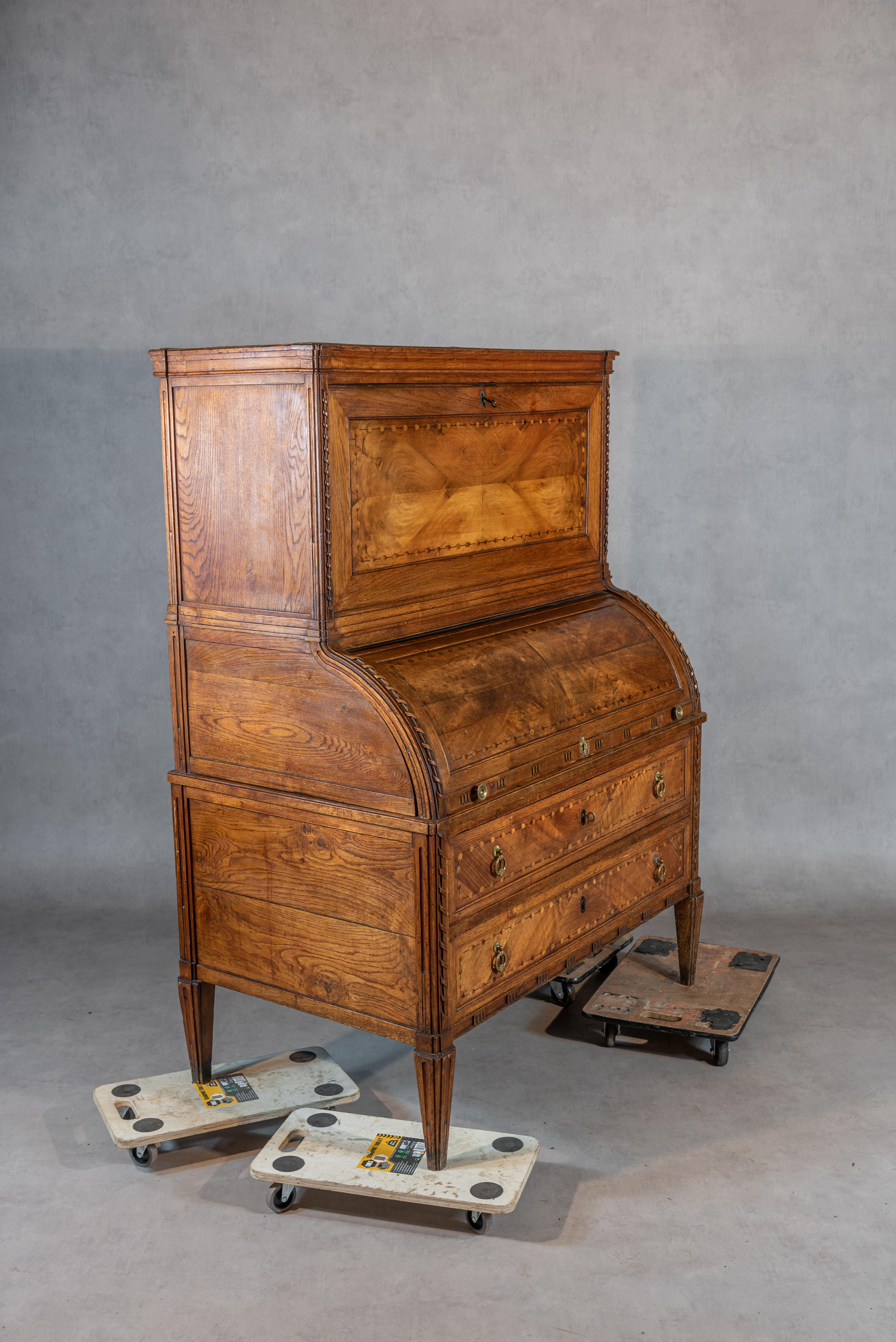 French 18th Century Louis XVI Period Marquetry Desk In Good Condition For Sale In San Antonio, TX