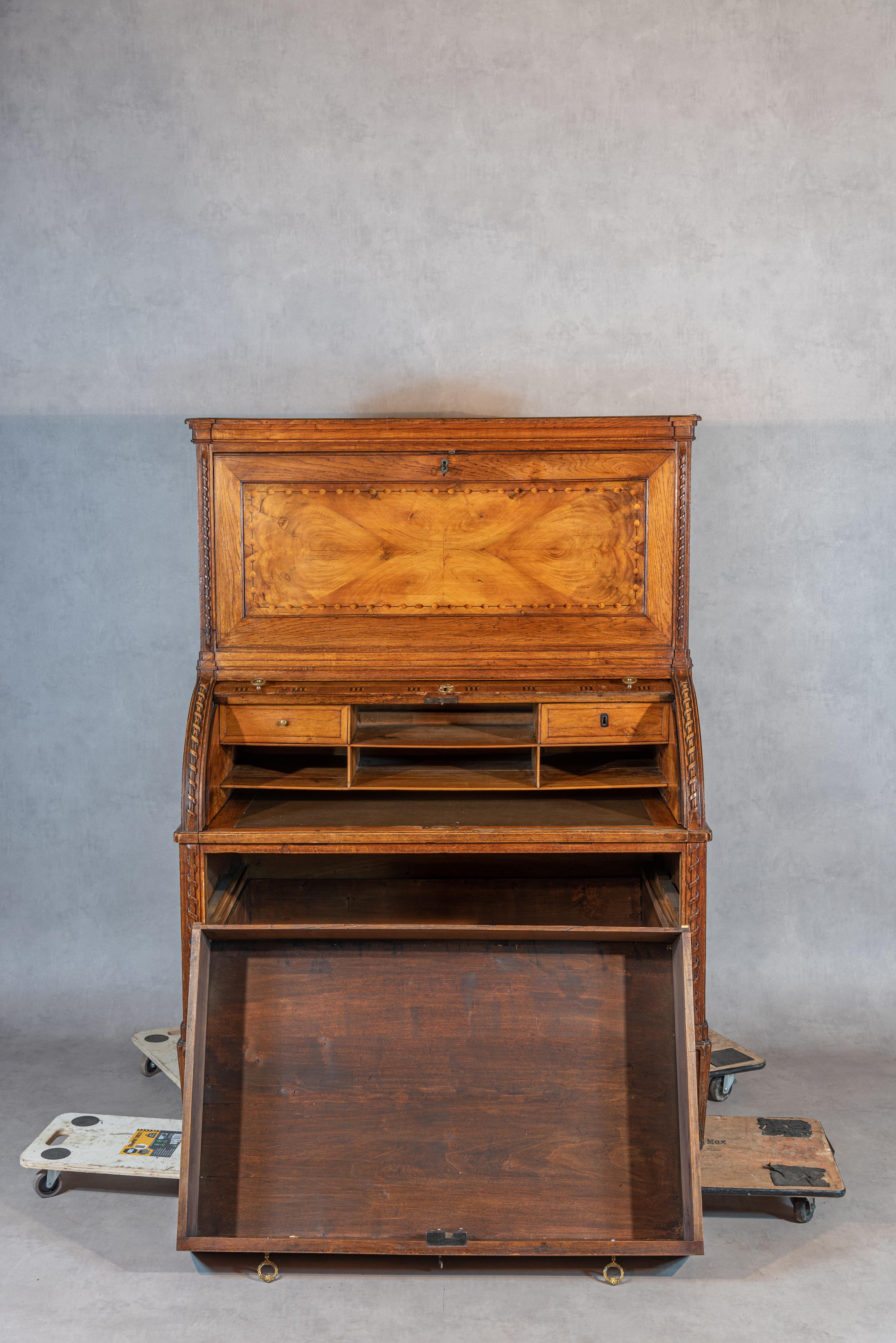 French 18th Century Louis XVI Period Marquetry Desk For Sale 1