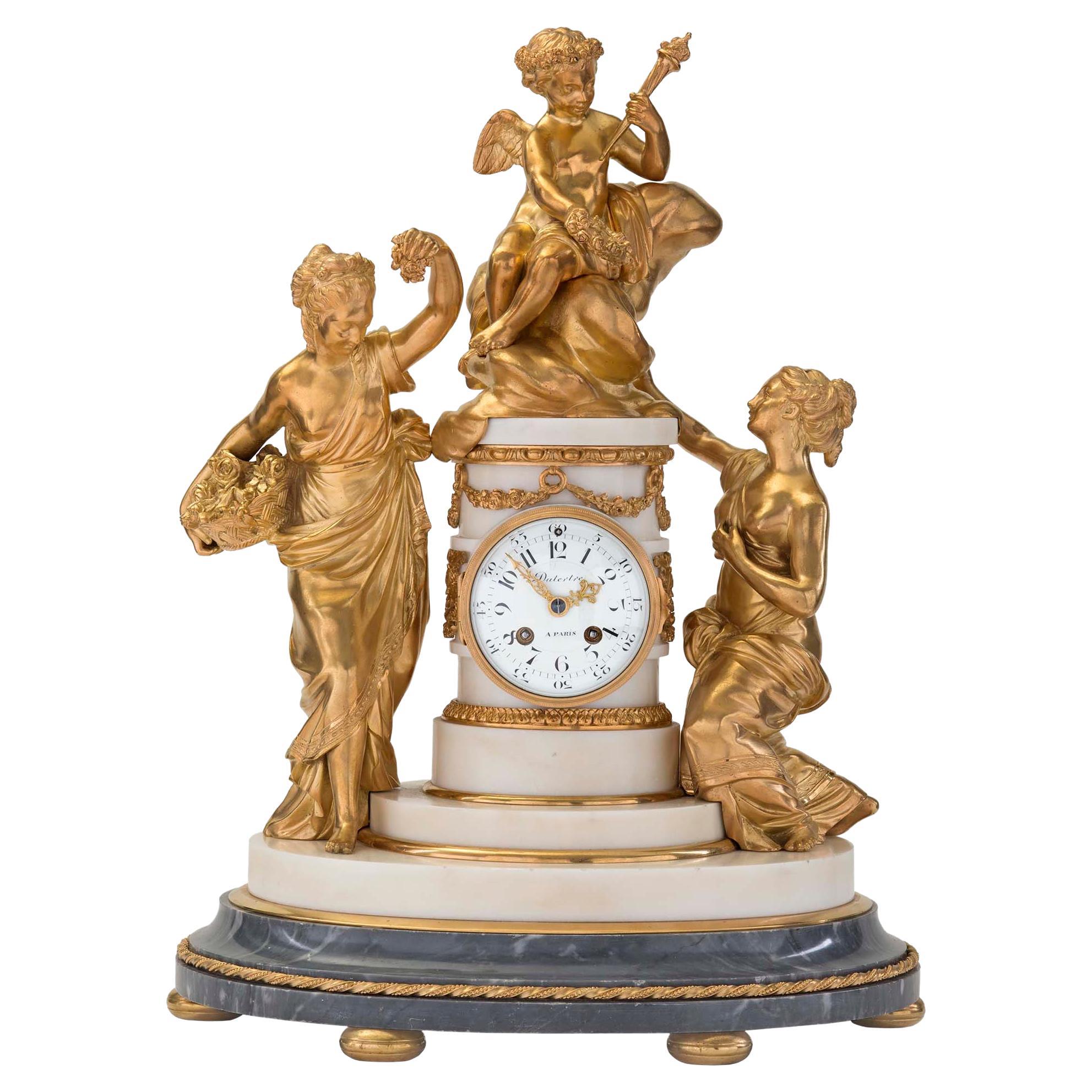 Uhr aus Goldbronze und Marmor aus der Louis-XVI-Periode des 18. Jahrhunderts