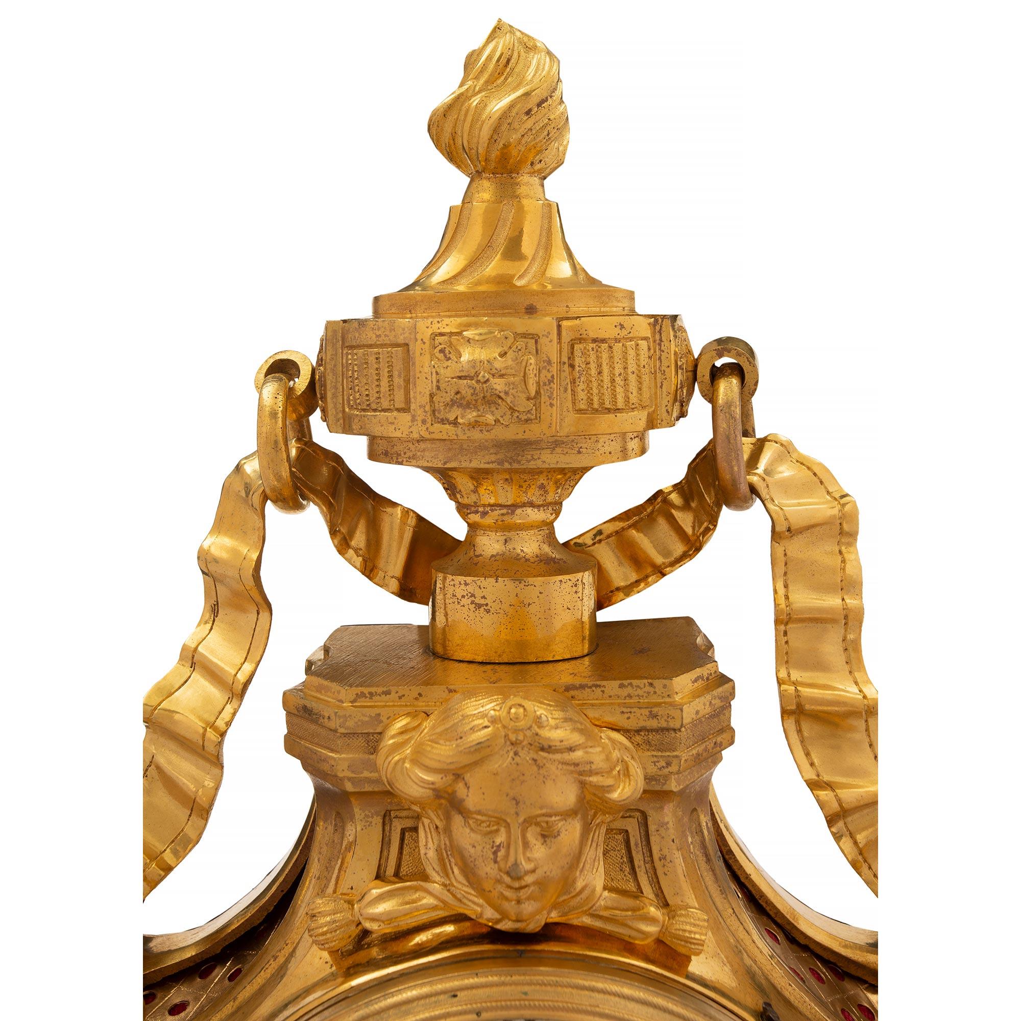 Französische Uhr aus dem 18. Jahrhundert aus Ormolu und versilberter Bronze, Ludwig XVI. im Zustand „Gut“ im Angebot in West Palm Beach, FL