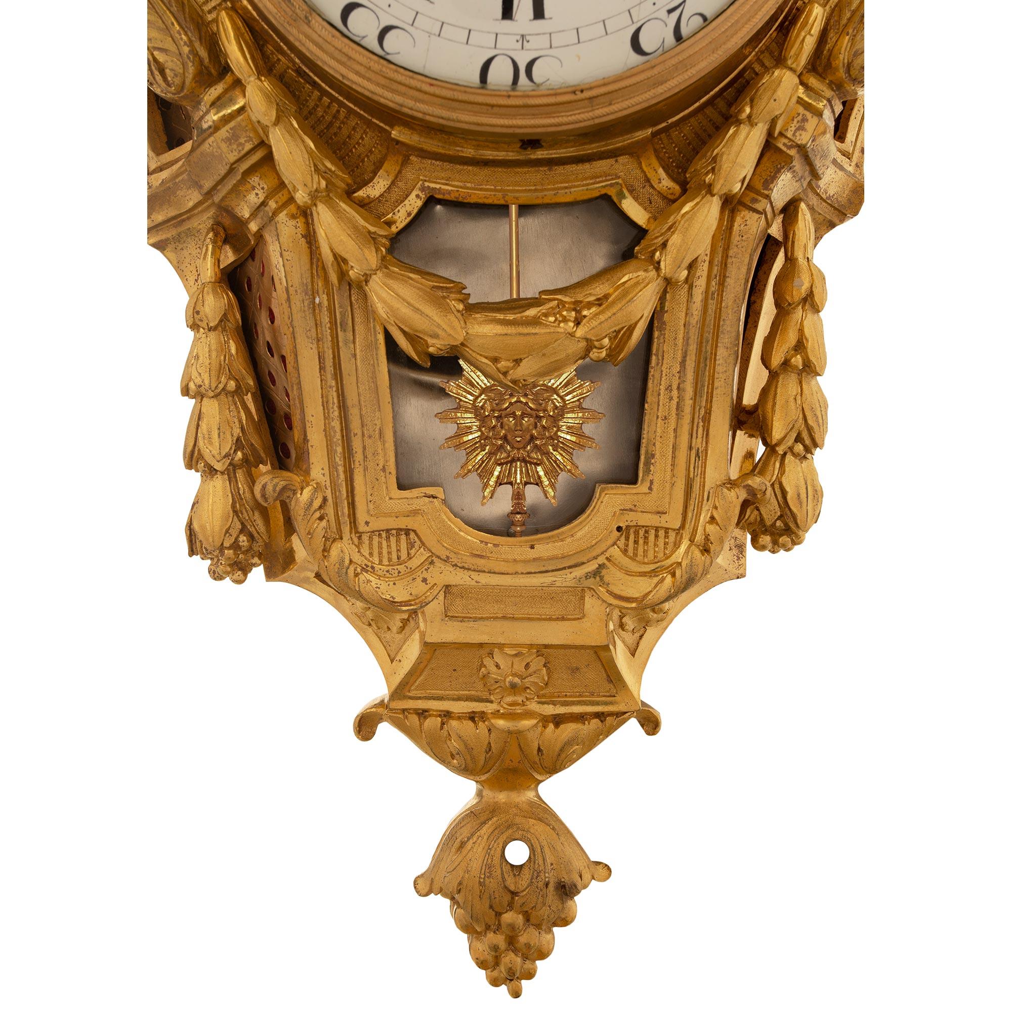 Französische Uhr aus dem 18. Jahrhundert aus Ormolu und versilberter Bronze, Ludwig XVI. (18. Jahrhundert und früher) im Angebot