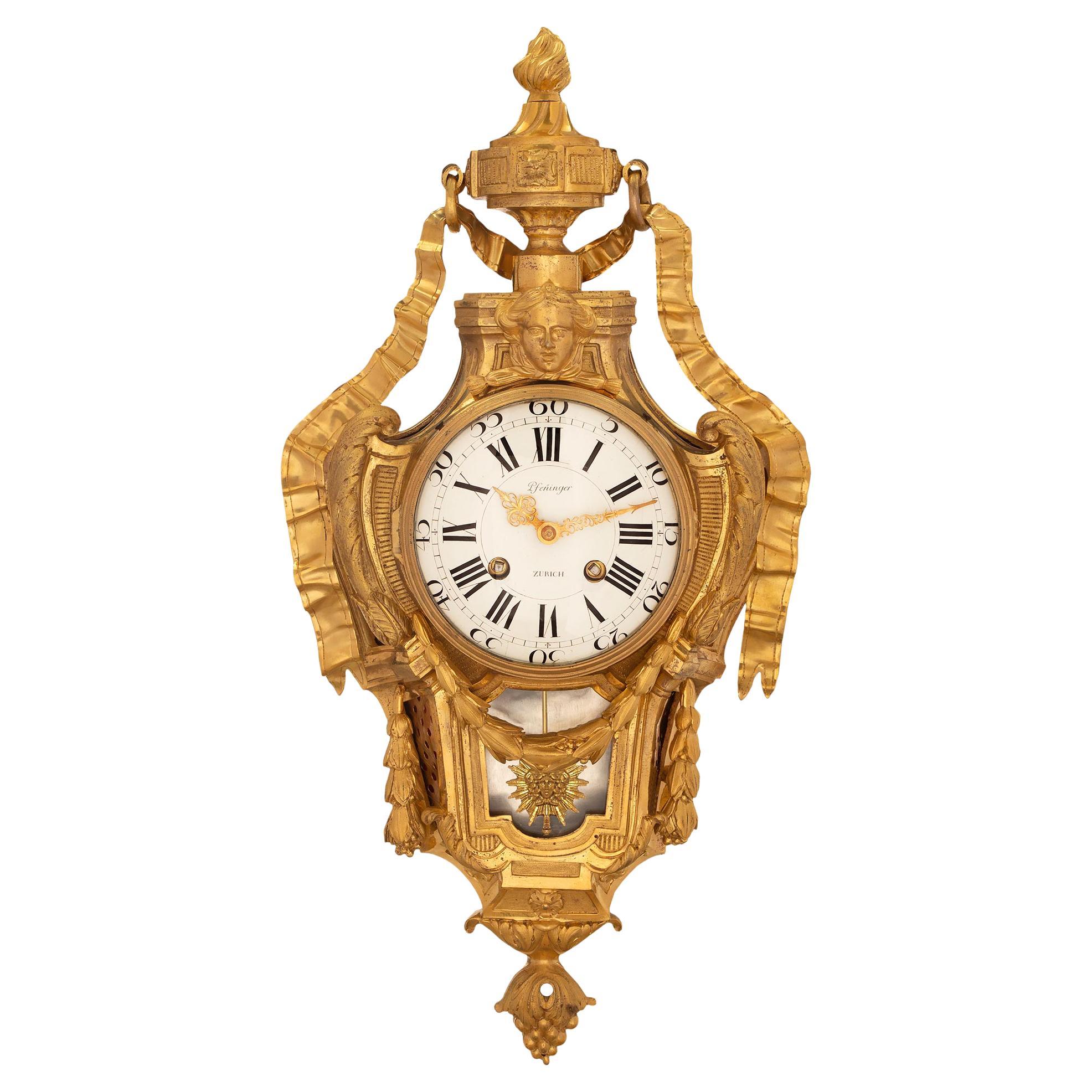 Französische Uhr aus dem 18. Jahrhundert aus Ormolu und versilberter Bronze, Ludwig XVI.