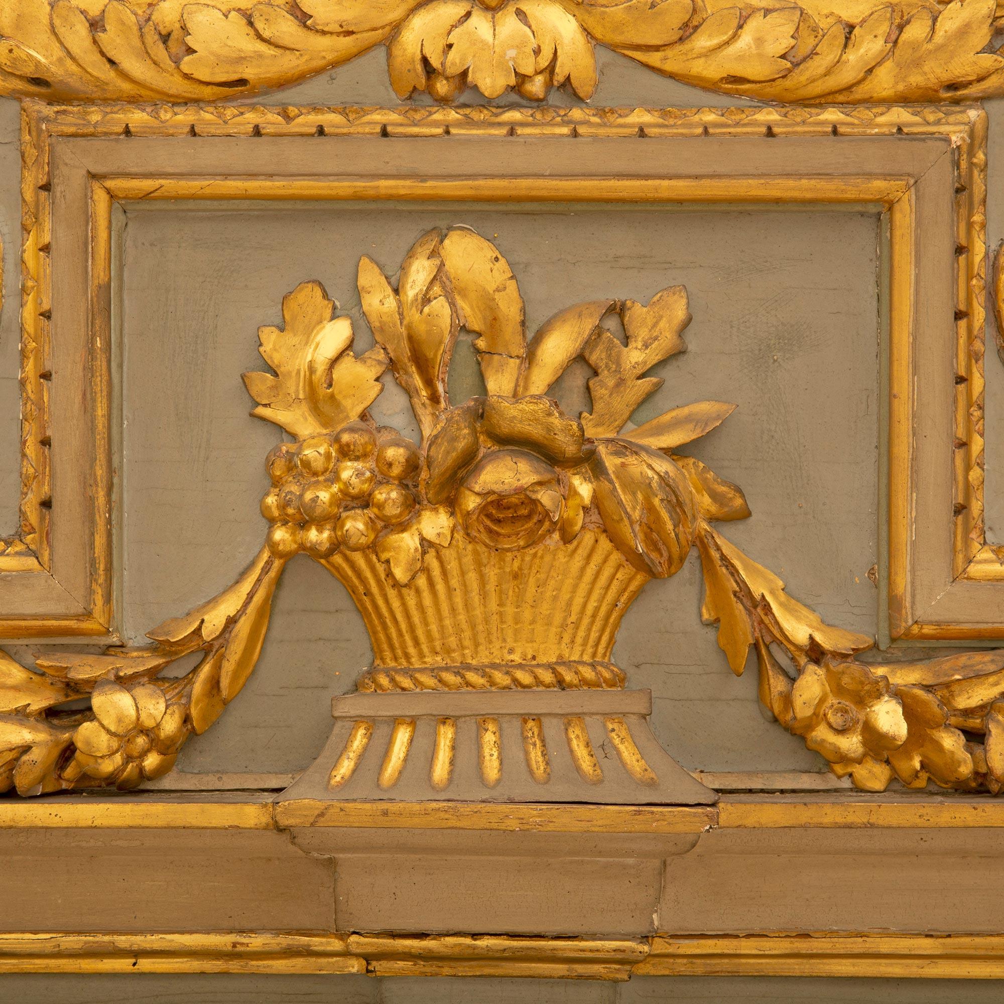 Französisch 18. Jahrhundert Louis XVI Periode patiniert und Giltwood Trumeau im Angebot 1