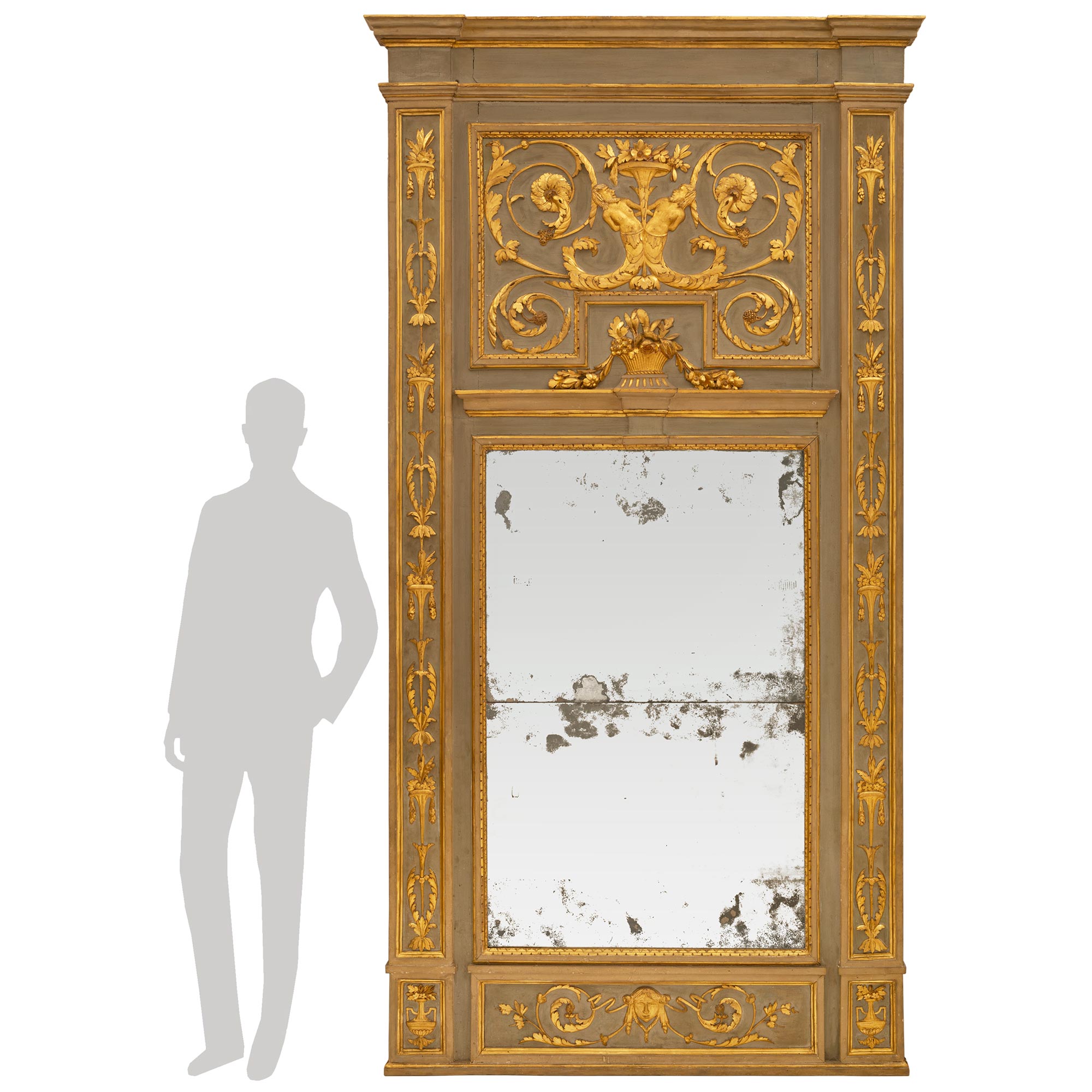 Trumeau français d'époque Louis XVI du 18ème siècle en bois patiné et doré