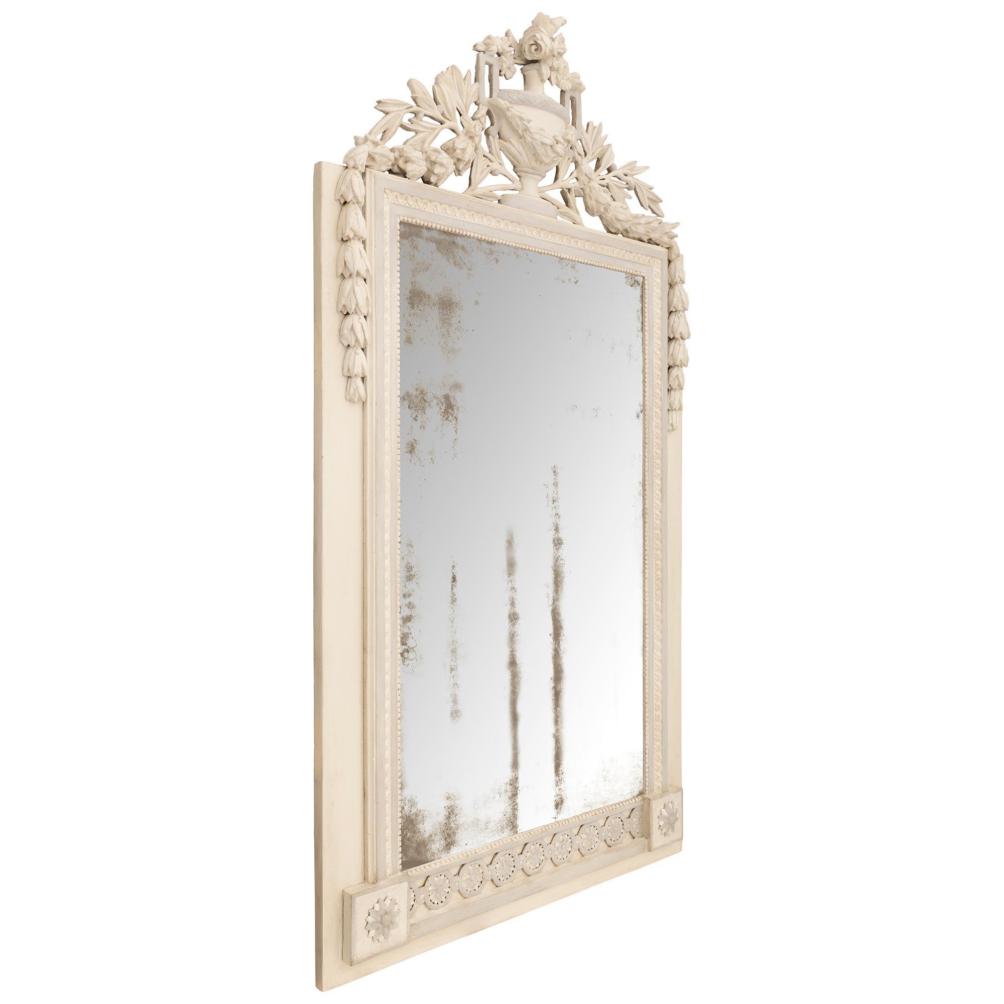 French 18th Century Louis XVI Period Patinated Wood Mirror In Good Condition For Sale In West Palm Beach, FL