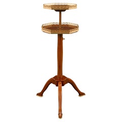 Table d'appoint française d'époque Louis XVI du 18ème siècle, avec plateau supérieur réglable