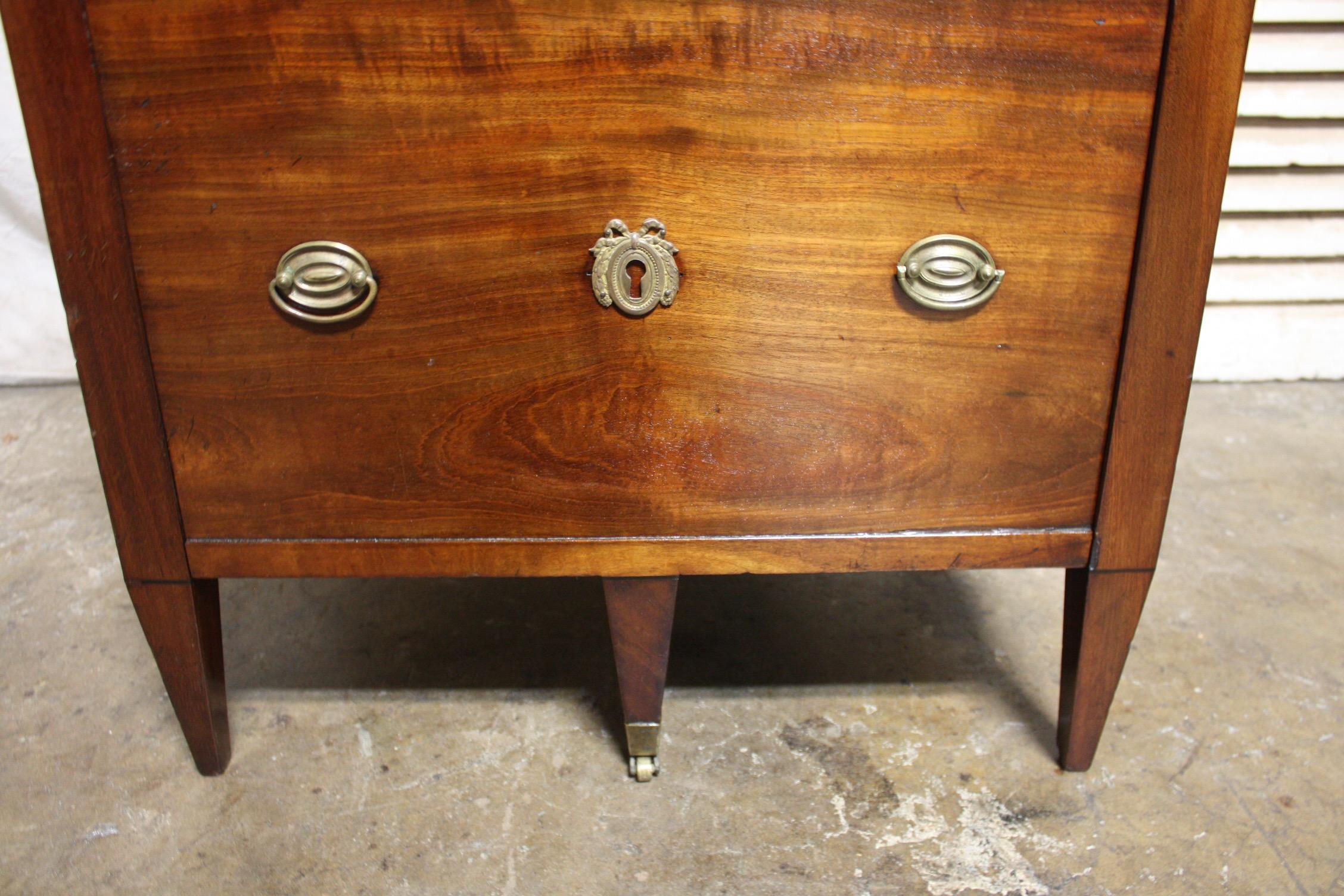 Marqueterie Piccola commode francese del XVIII secolo di epoca Luigi XVI in vendita