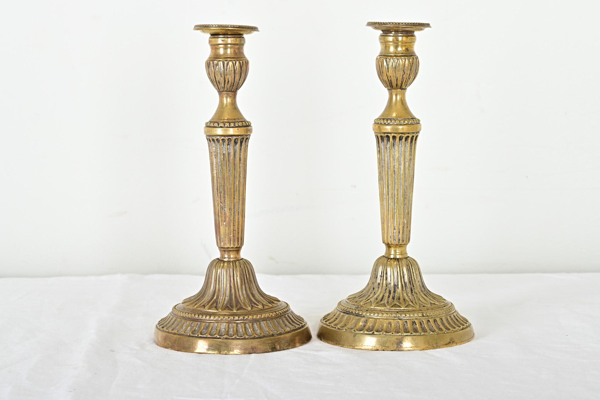Candeleros franceses del siglo XVIII estilo Luis XVI Vaciado en venta
