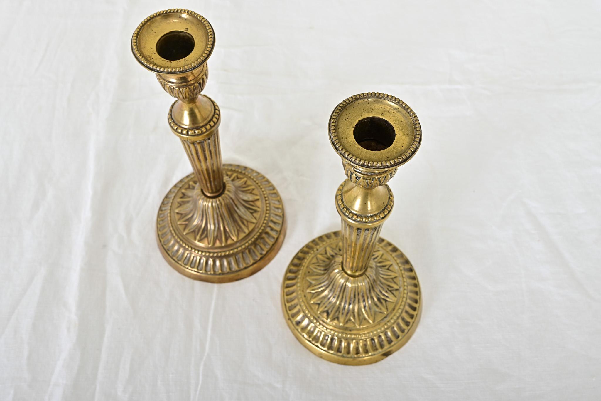 Candeleros franceses del siglo XVIII estilo Luis XVI en venta 1
