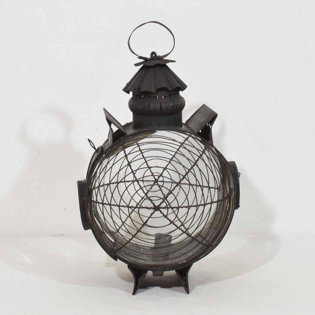 French, 18th Century Metal Lantern im Zustand „Gut“ im Angebot in Buisson, FR