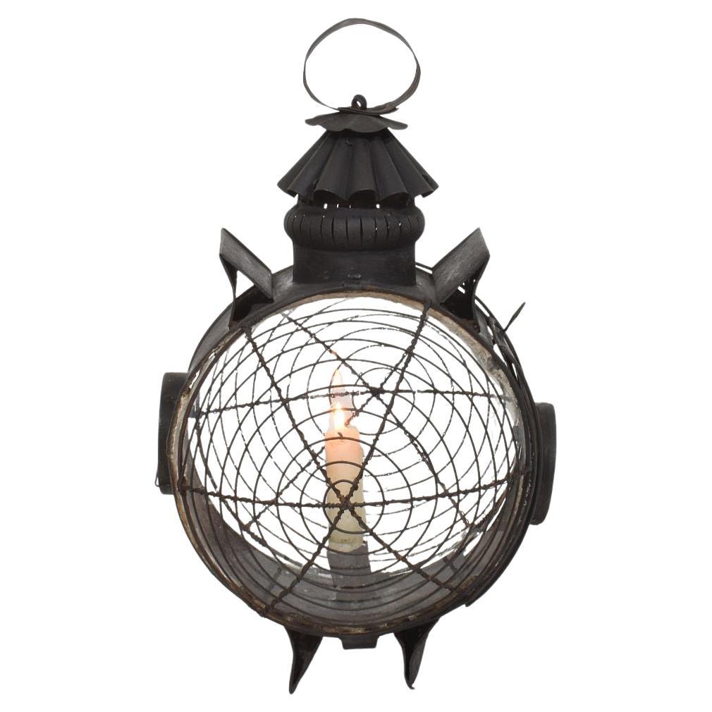 Lanterna francese in metallo del XVIII secolo